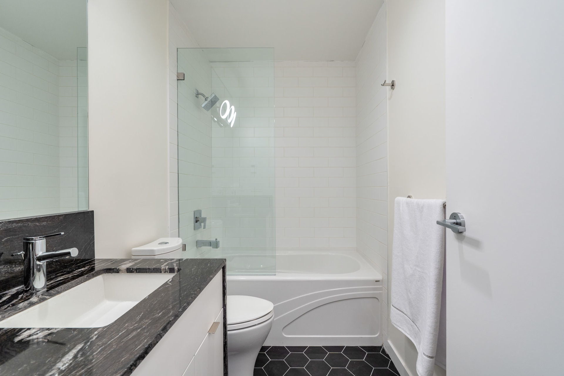 16 at 1901 - 1239 W Georgia, Coal Harbour, Vancouver West