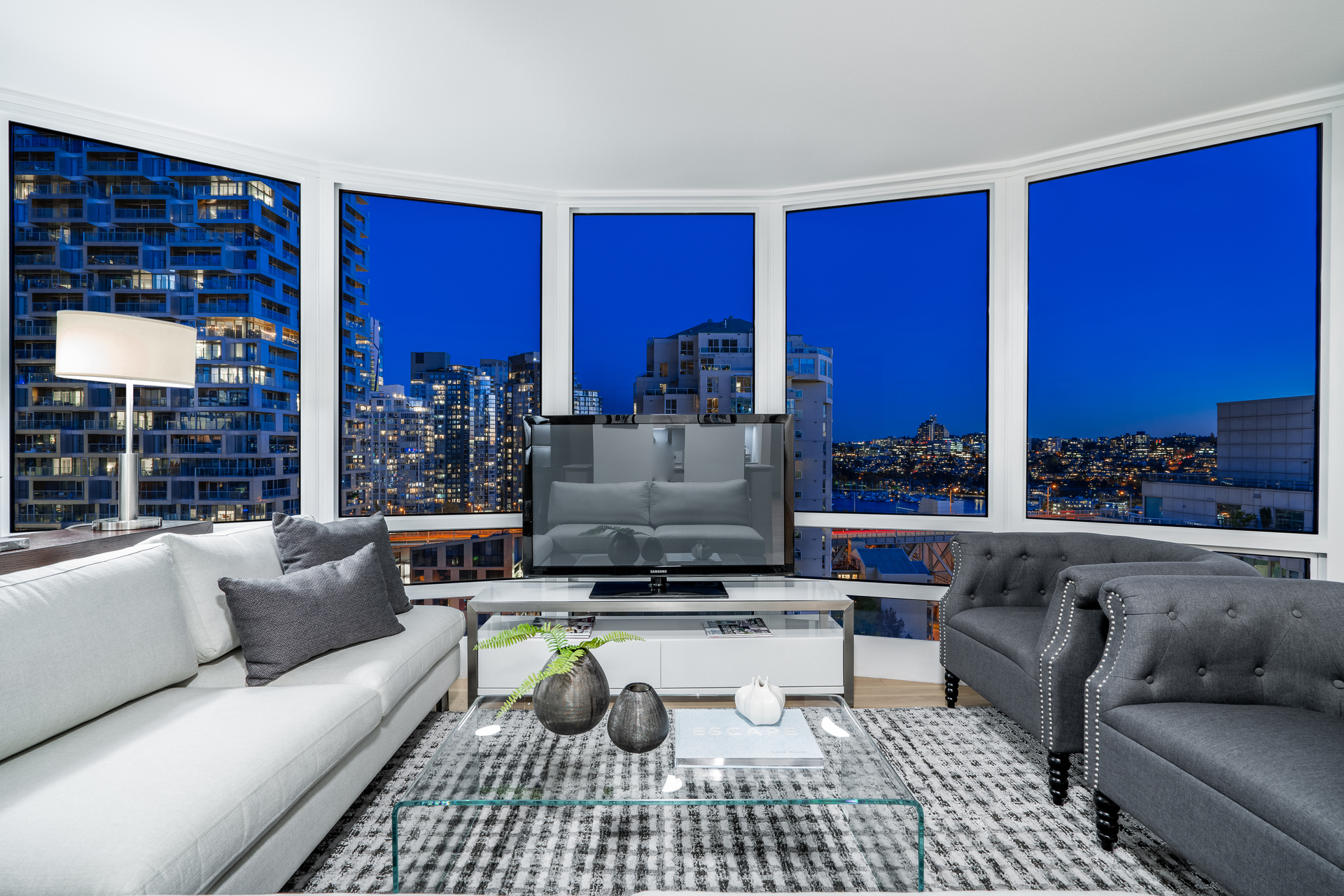 2002 - 1500 Hornby Street, Yaletown, Vancouver West 2 by Ali Mahmoudi Real Estate 2002 - 1500 Hornby Street, Yaletown, Vancouver West 2