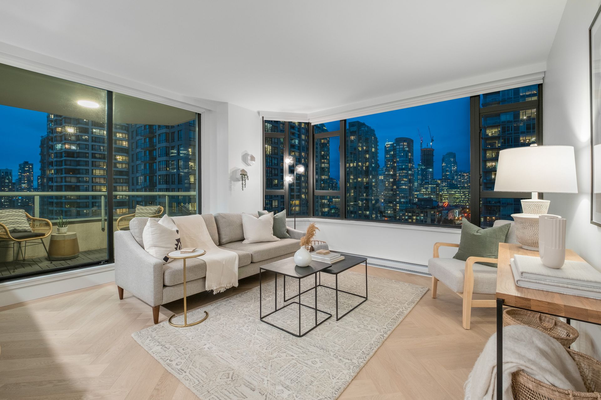 1403 - 888 Hamilton Street, Downtown VW, Vancouver West 2 by Ali Mahmoudi Real Estate 1403 - 888 Hamilton Street, Downtown VW, Vancouver West 2