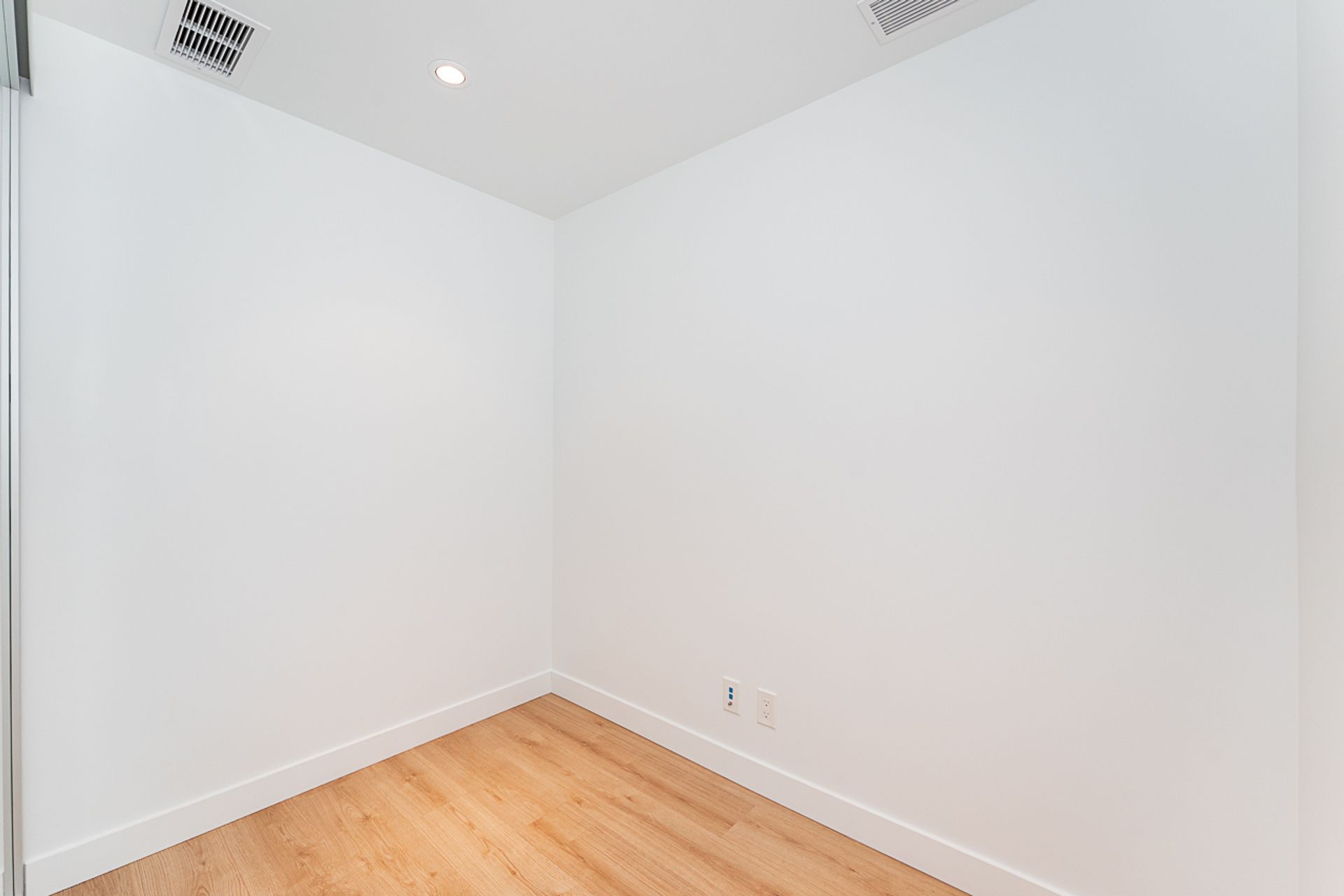 unit-1202-1500-fern-street-north-vancouver-23 at 1202 - 1500 Fern Street, Lynnmour, North Vancouver