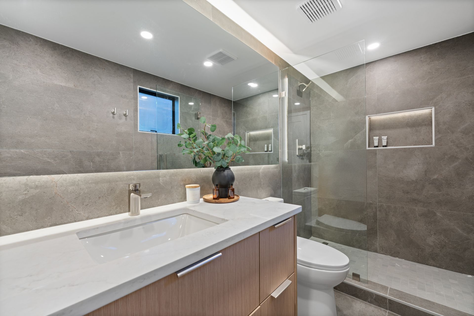 2412-haywood-15 at 101 - 2412 Haywood Ave, Dundarave, West Vancouver