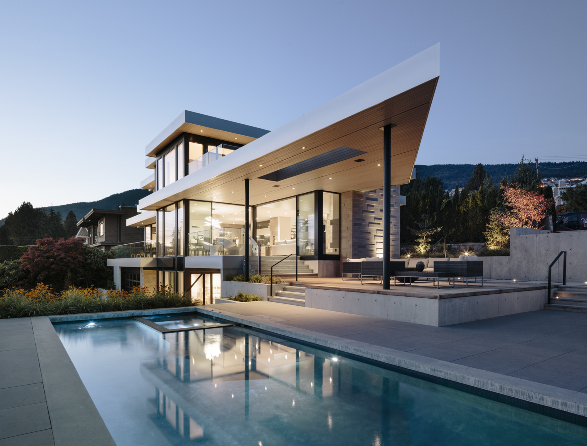 2611 Bellevue Avenue, Dundarave, West Vancouver 2 by Ali Mahmoudi Real Estate 2611 Bellevue Avenue, Dundarave, West Vancouver 2