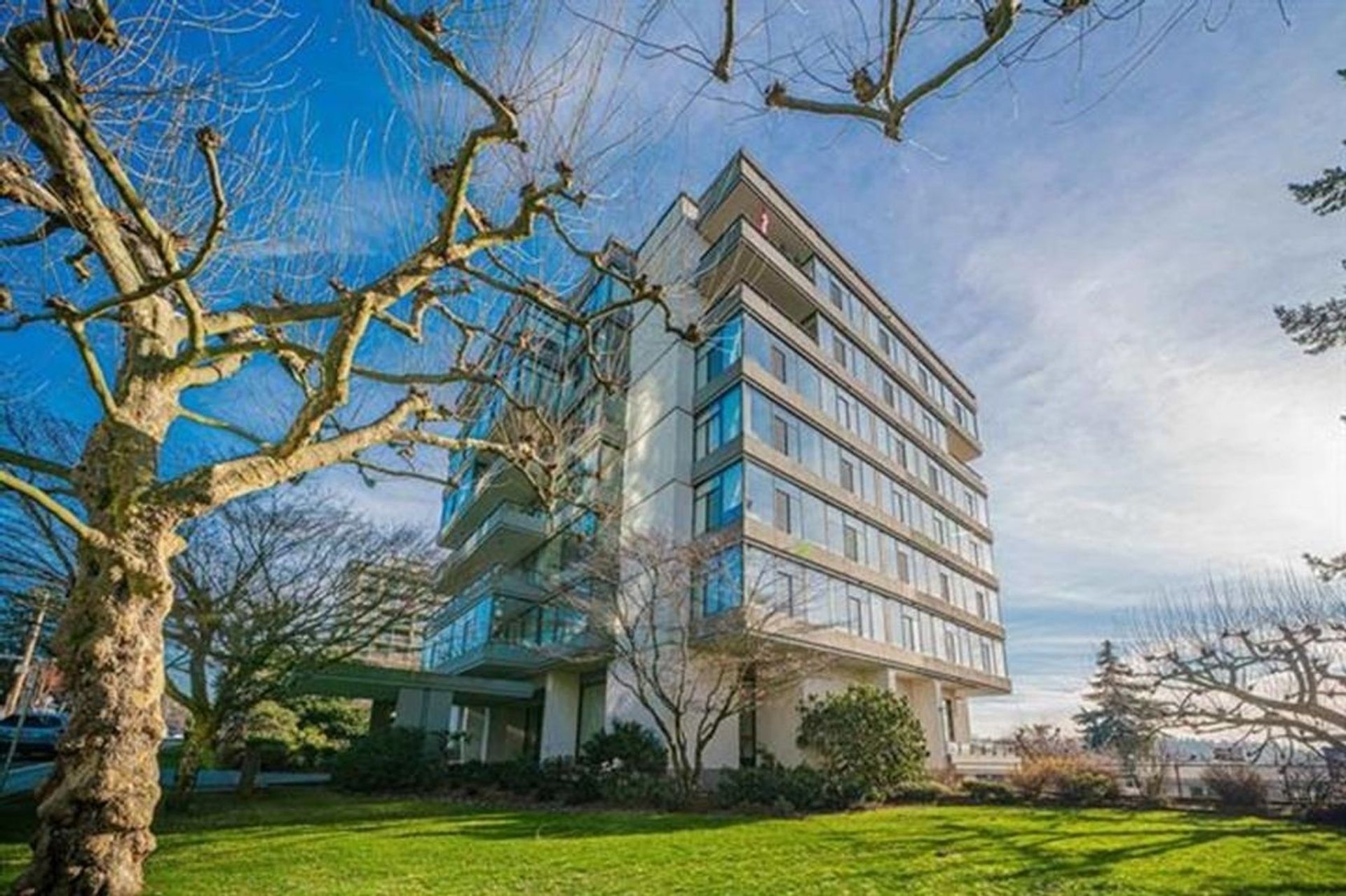 305 - 1420 Duchess Avenue, Ambleside, West Vancouver  by Angell Hasman & Associates Realty 305 - 1420 Duchess Avenue, Ambleside, West Vancouver