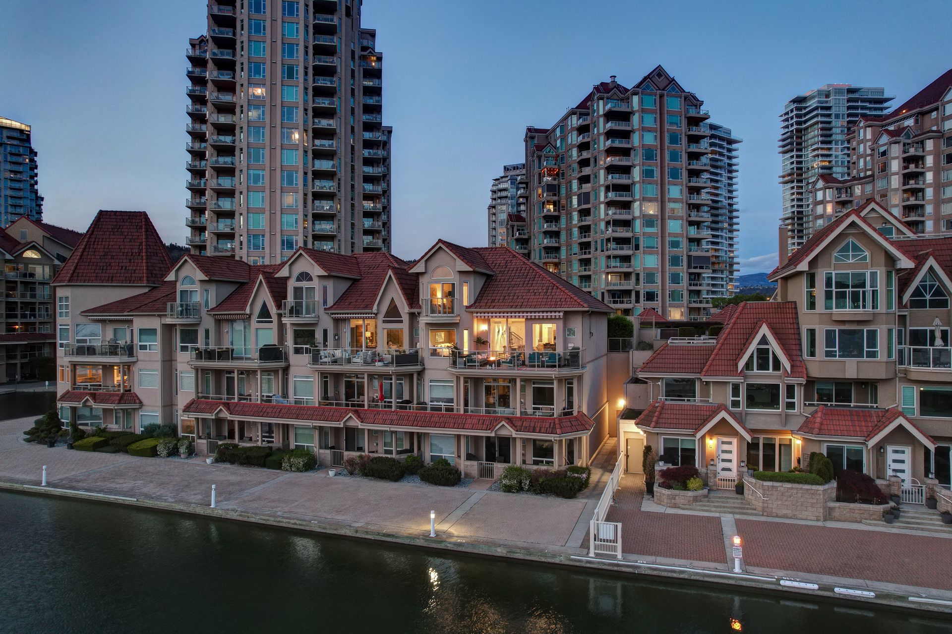317 - 1128 Sunset Drive, Kelowna, Central Okanagan 