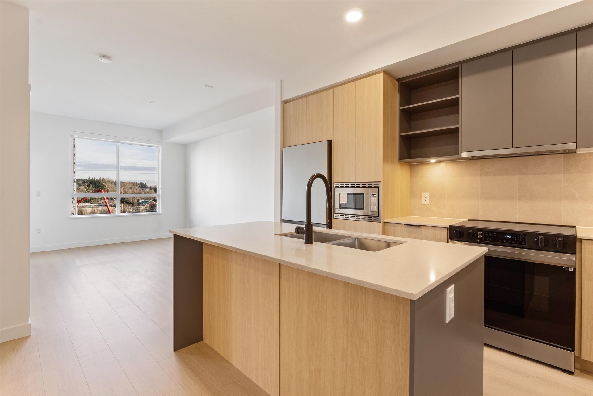 412 - 13439 94a Avenue, Queen Mary Park Surrey, Surrey 