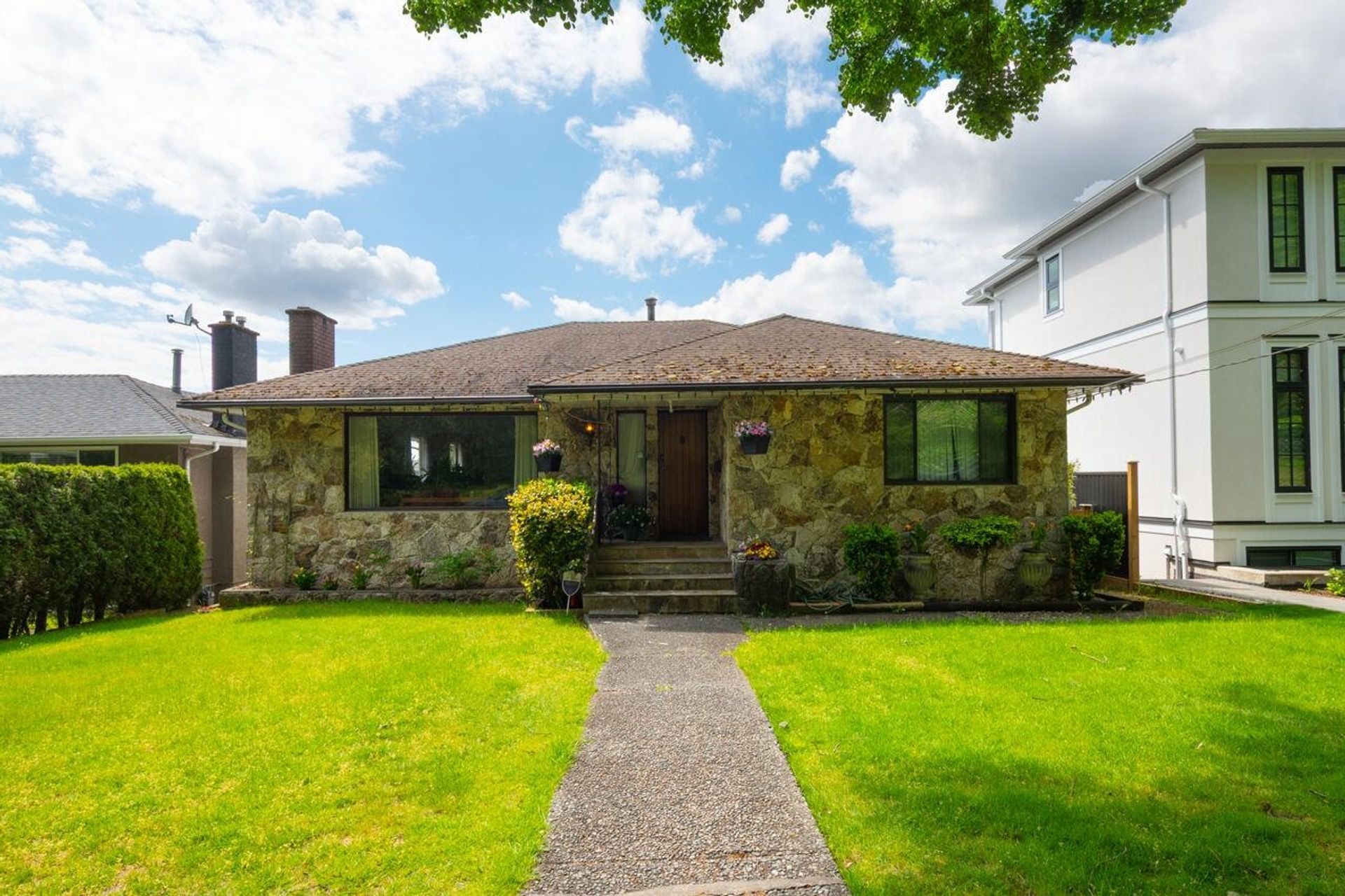 831 Holdom Avenue, Parkcrest, Burnaby North  by Angell Hasman & Associates Realty 831 Holdom Avenue, Parkcrest, Burnaby North