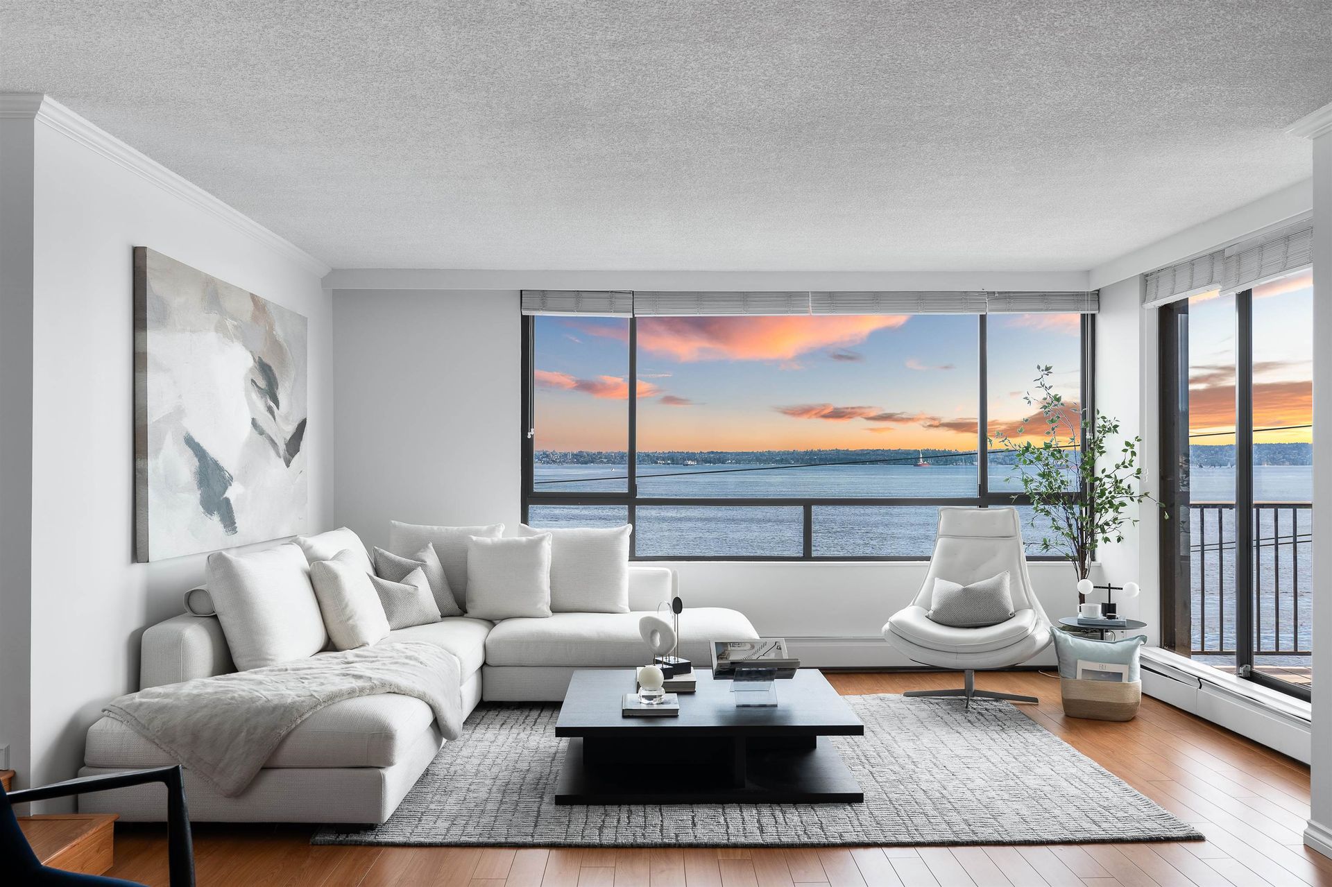302 - 1930 Bellevue Avenue, Ambleside, West Vancouver 