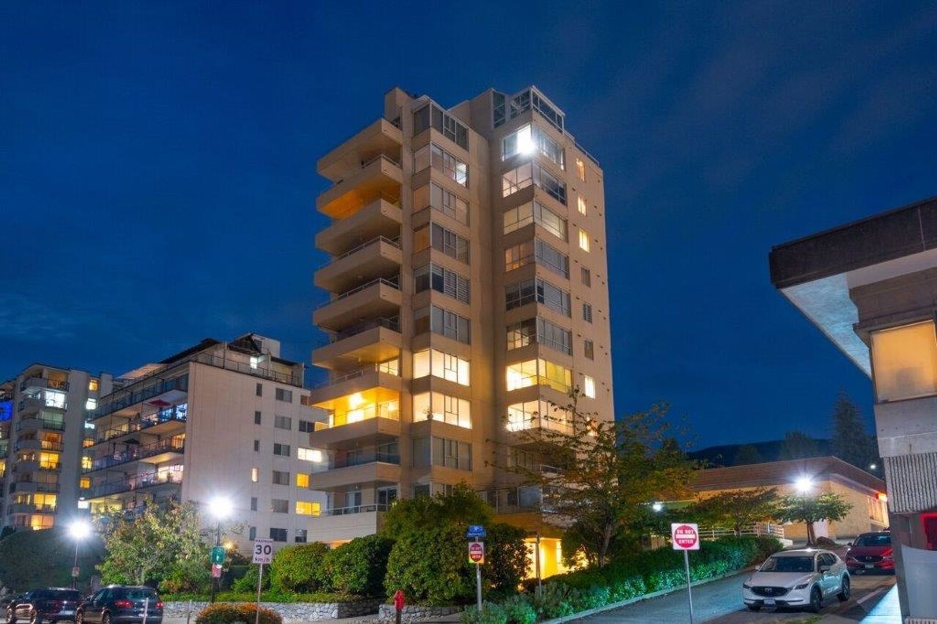 400 - 1819 Bellevue Avenue, Ambleside, West Vancouver  by Angell Hasman & Associates Realty 400 - 1819 Bellevue Avenue, Ambleside, West Vancouver