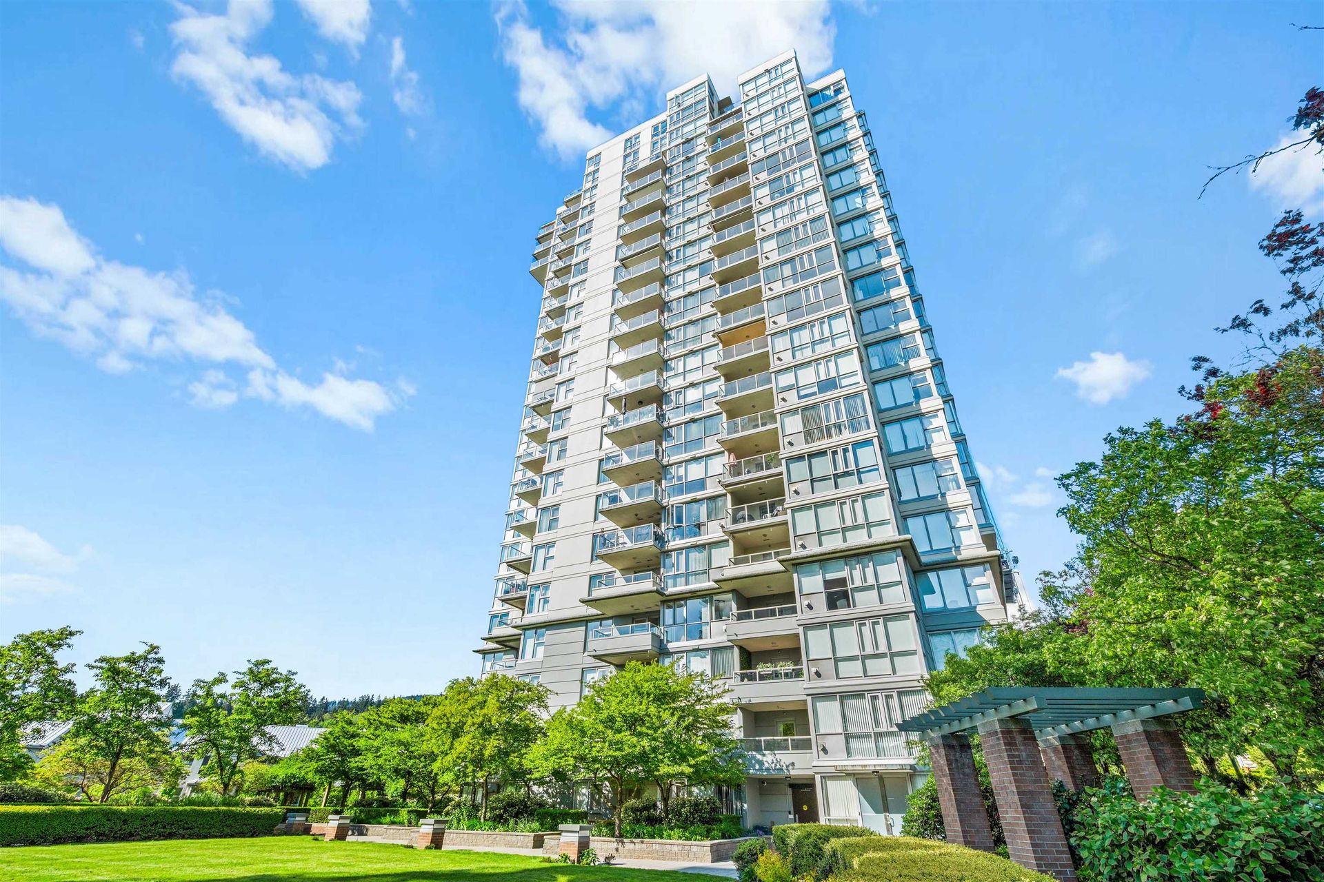 202 - 235 Guildford Way, North Shore Pt Moody, Port Moody 
