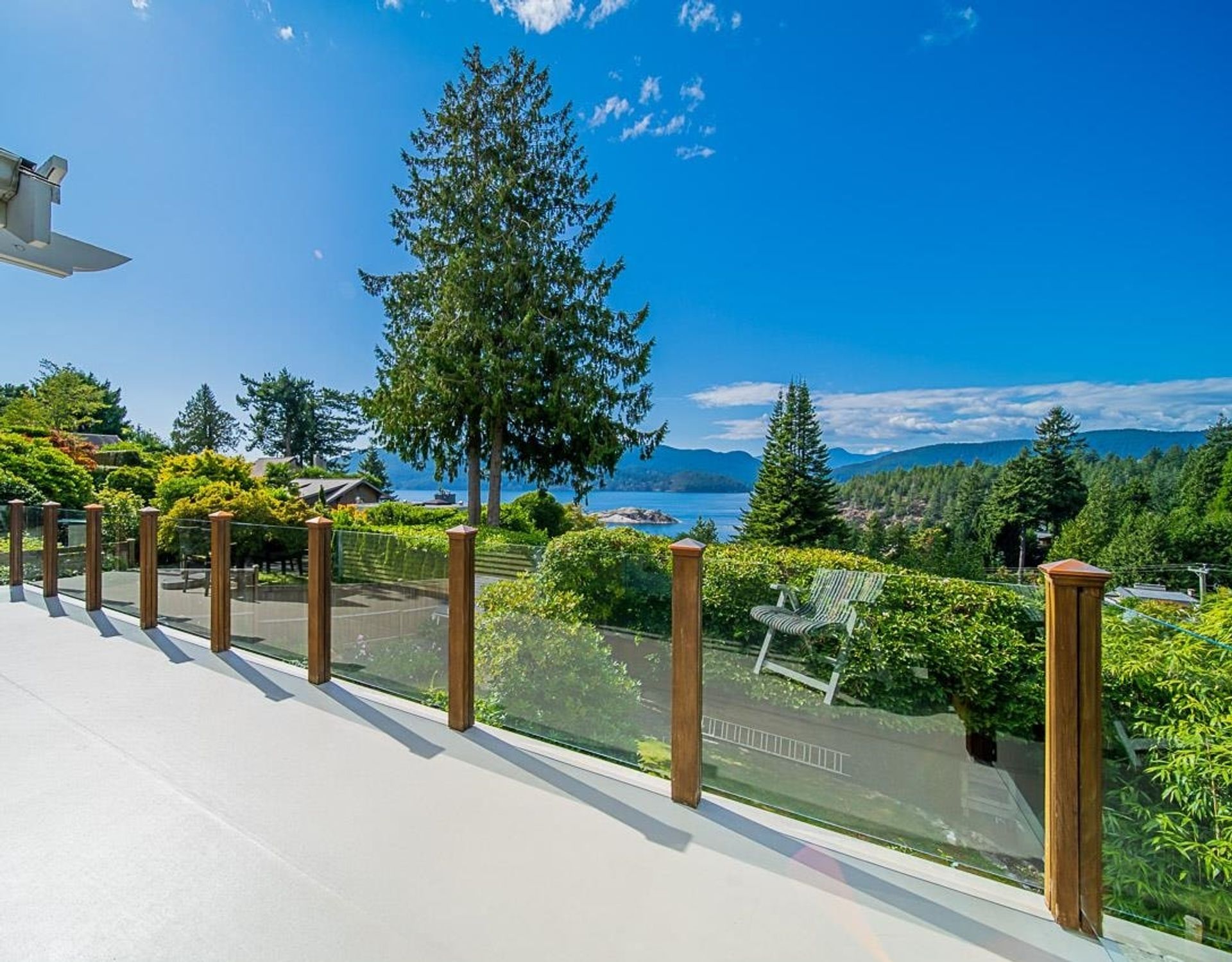 6245 Nelson Avenue, Gleneagles, West Vancouver by Angell Hasman & Associates Realty 6245 Nelson Avenue, Gleneagles, West Vancouver