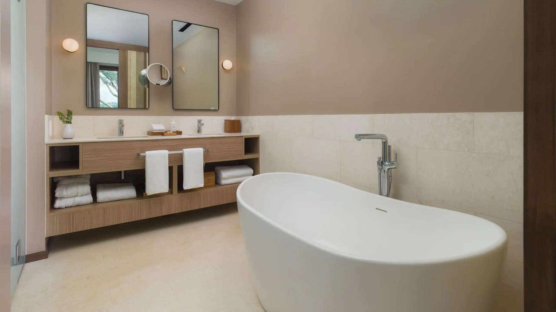 liraz-p1433-two-br-villa-master-bathroom16x9