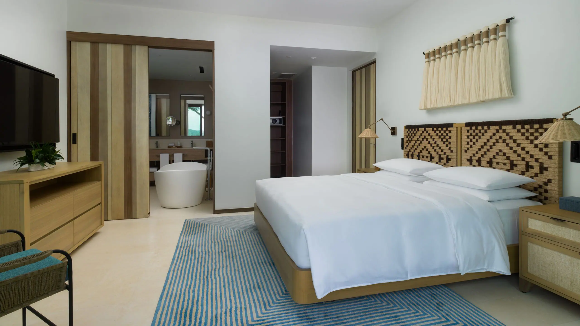 liraz-p1435-two-br-villa-master-bedroom-layout16x9