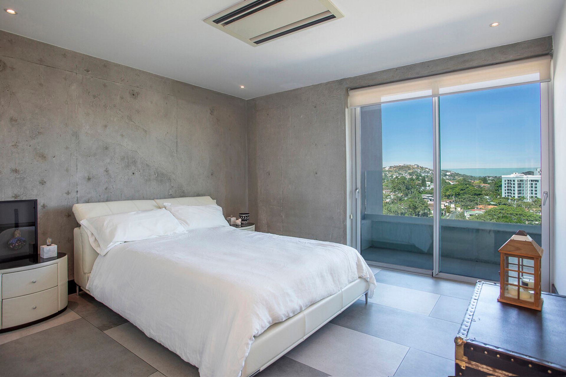 large-17078542897563457