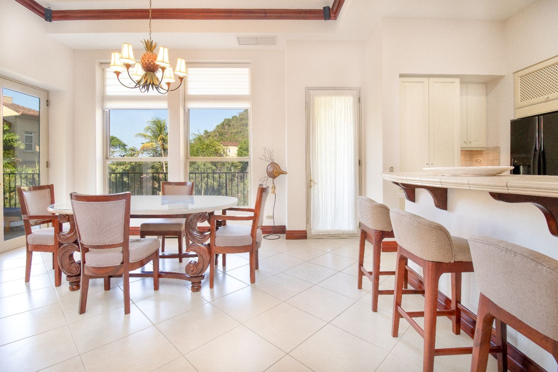 15f27c72-1273-4985-8482-a1089e175003-1