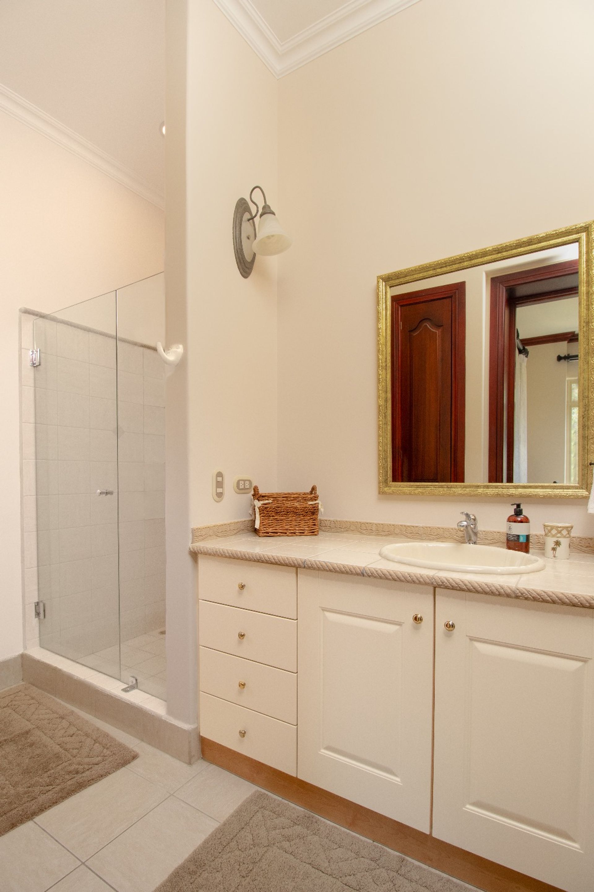 80bbbe90-8e48-4ba3-85f5-523035f2f210-1