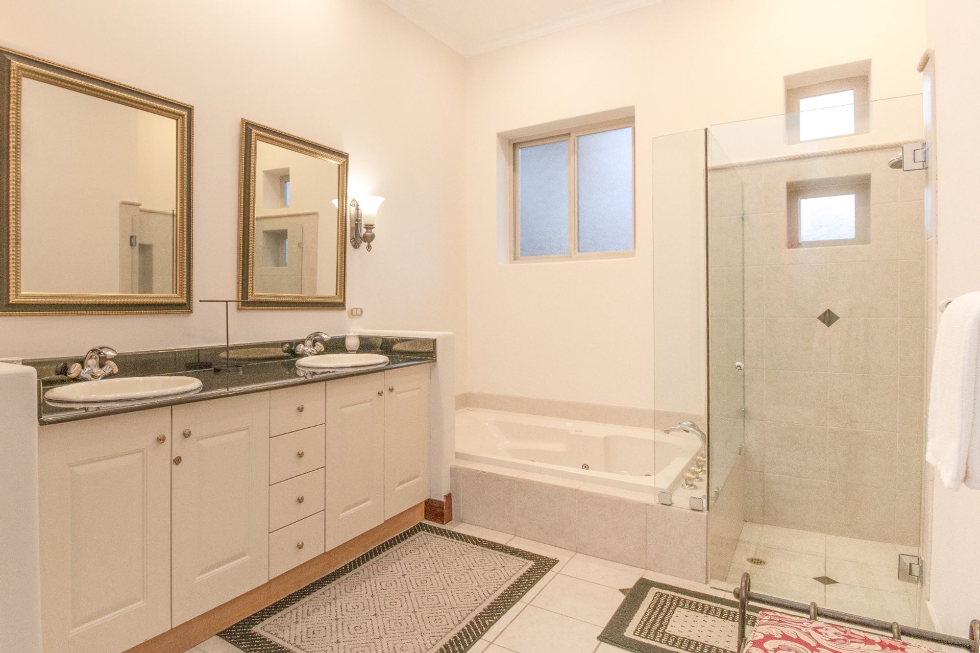 d8ef1042-6d44-4ea3-a6be-719f72b4e09e