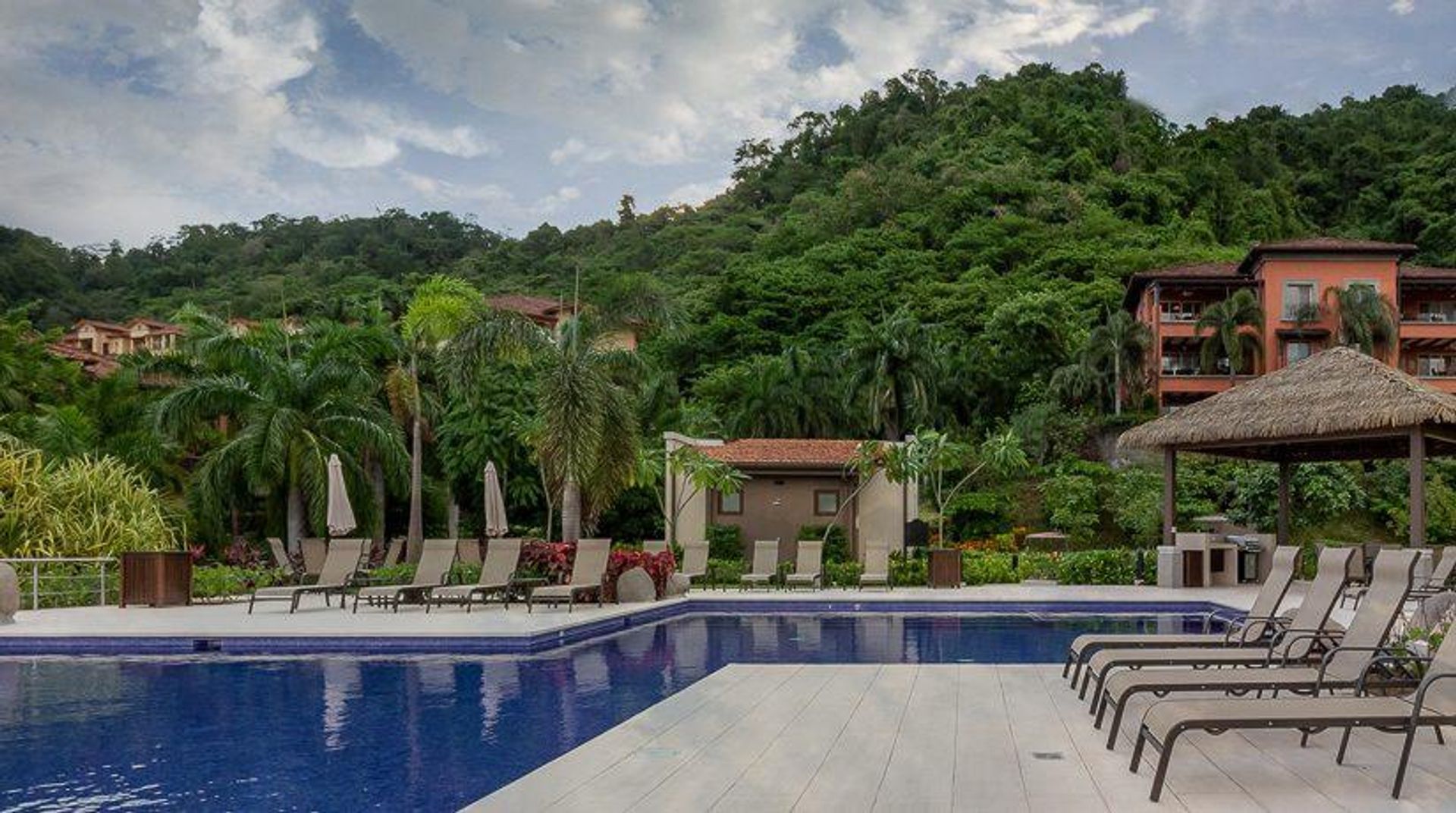 Los sueños resort and marina