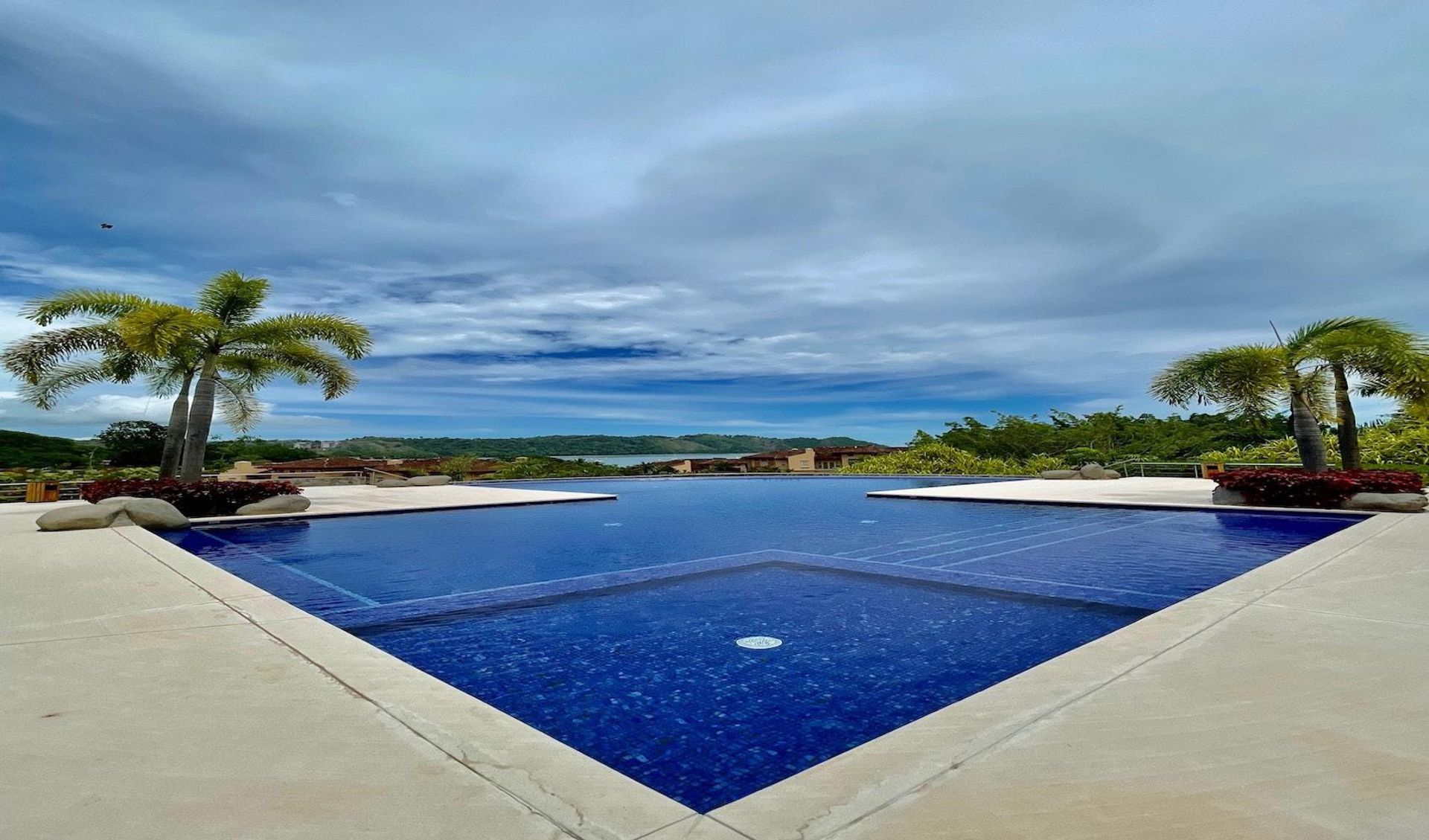 Los sueños resort and marina