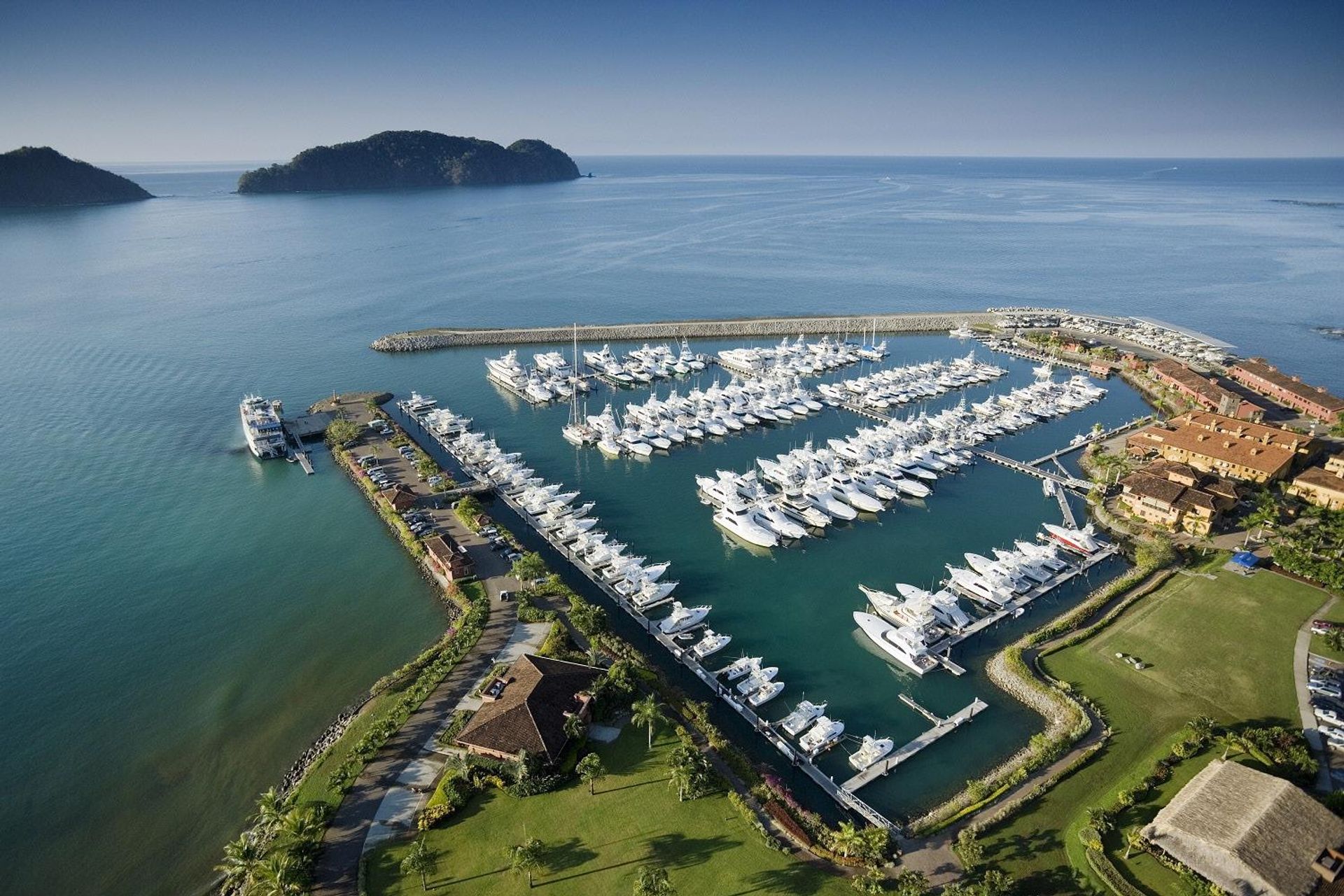 Los sueños resort and marina