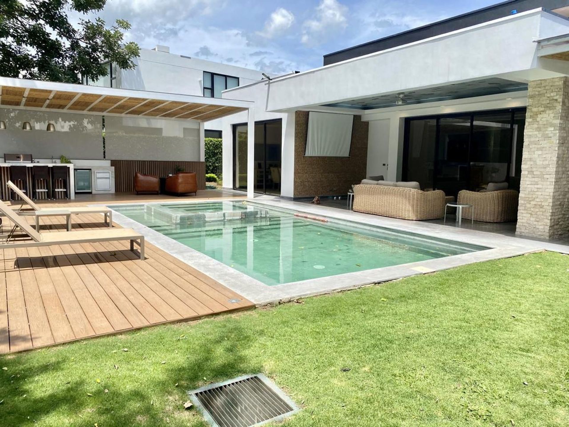 75b42aaa-2e7e-4e3c-bbc0-636d1a303754