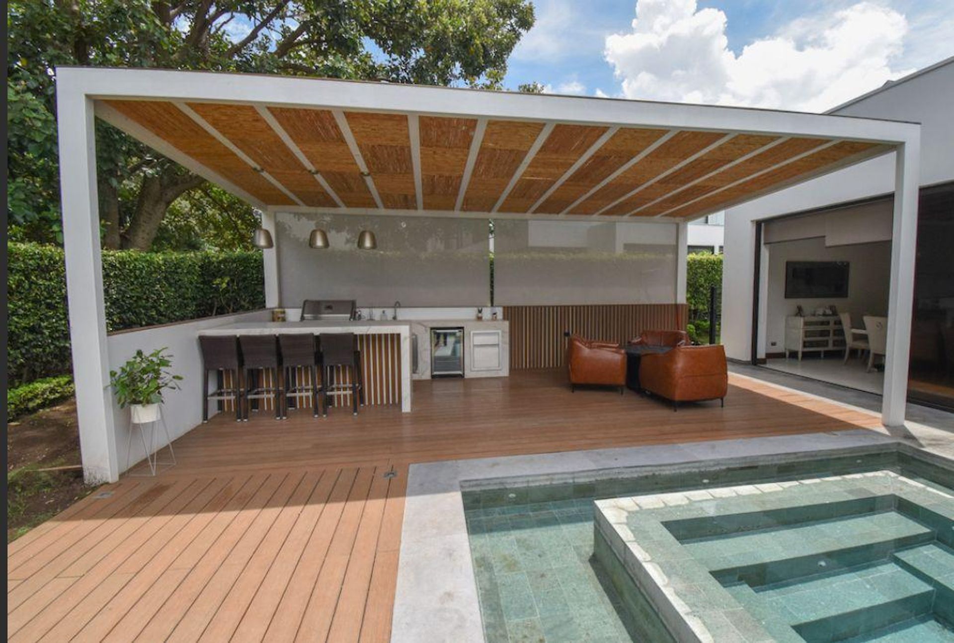 9f7ab4fc-f238-4a0a-80c6-534e93715e59