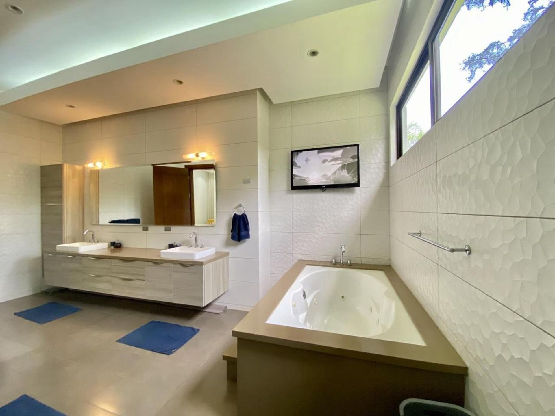 La Hacienda Rio Oro Santa Ana