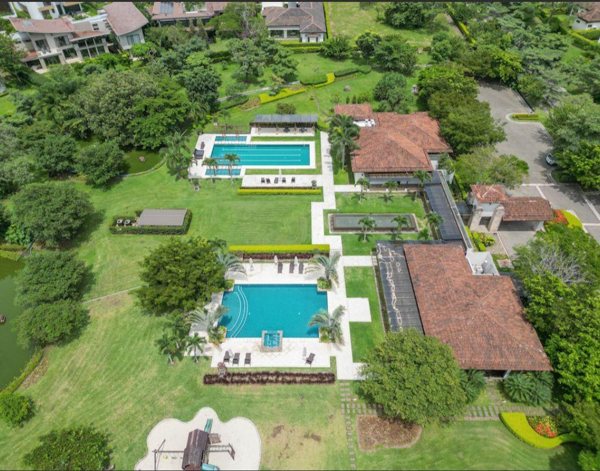 d7439ea4-5b24-4911-b2ed-2d39b70de326