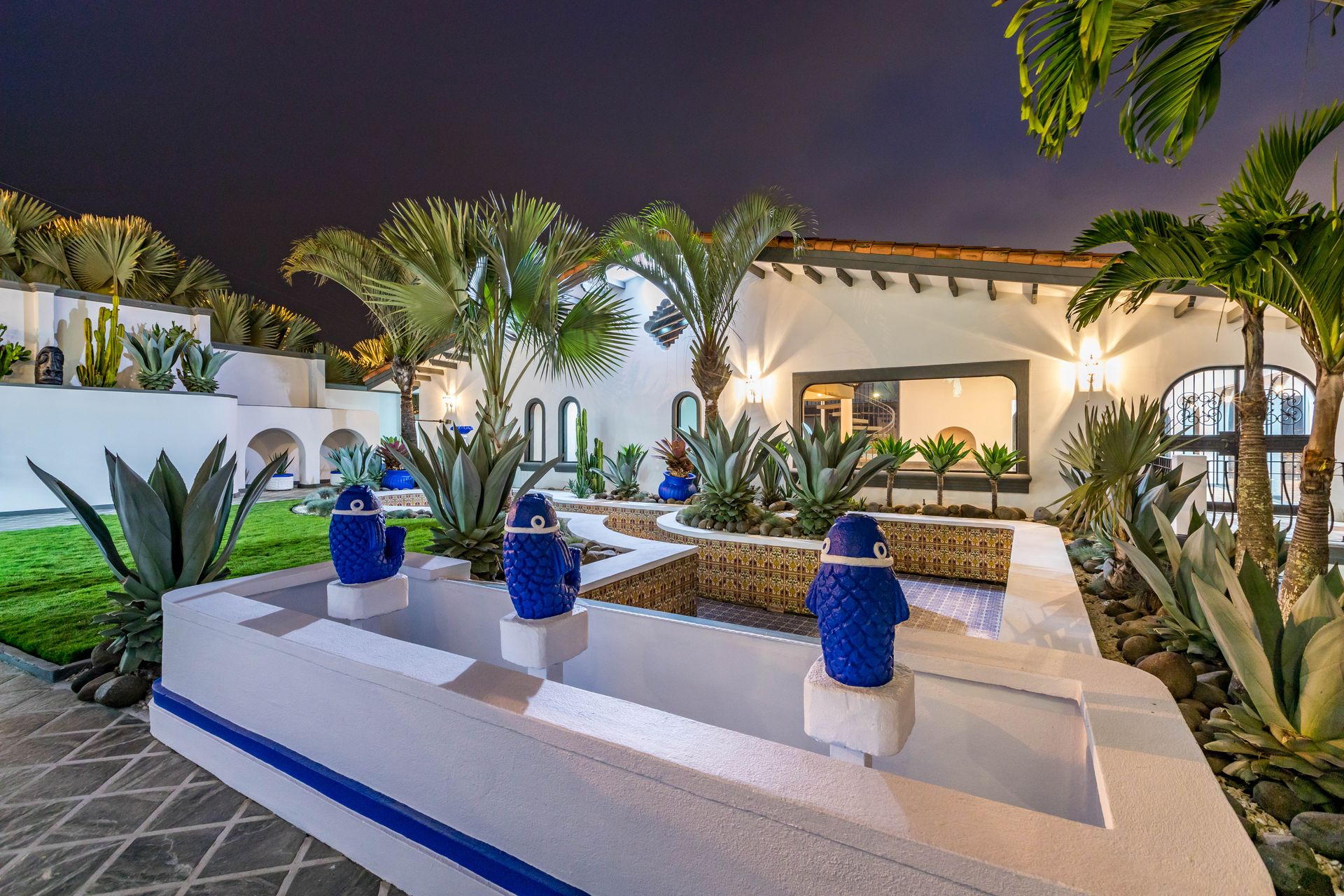 San Antonio, Escazú, Costa Rica: Mansion with tennis court, pool, and jacuzzi – prime investment opportunity