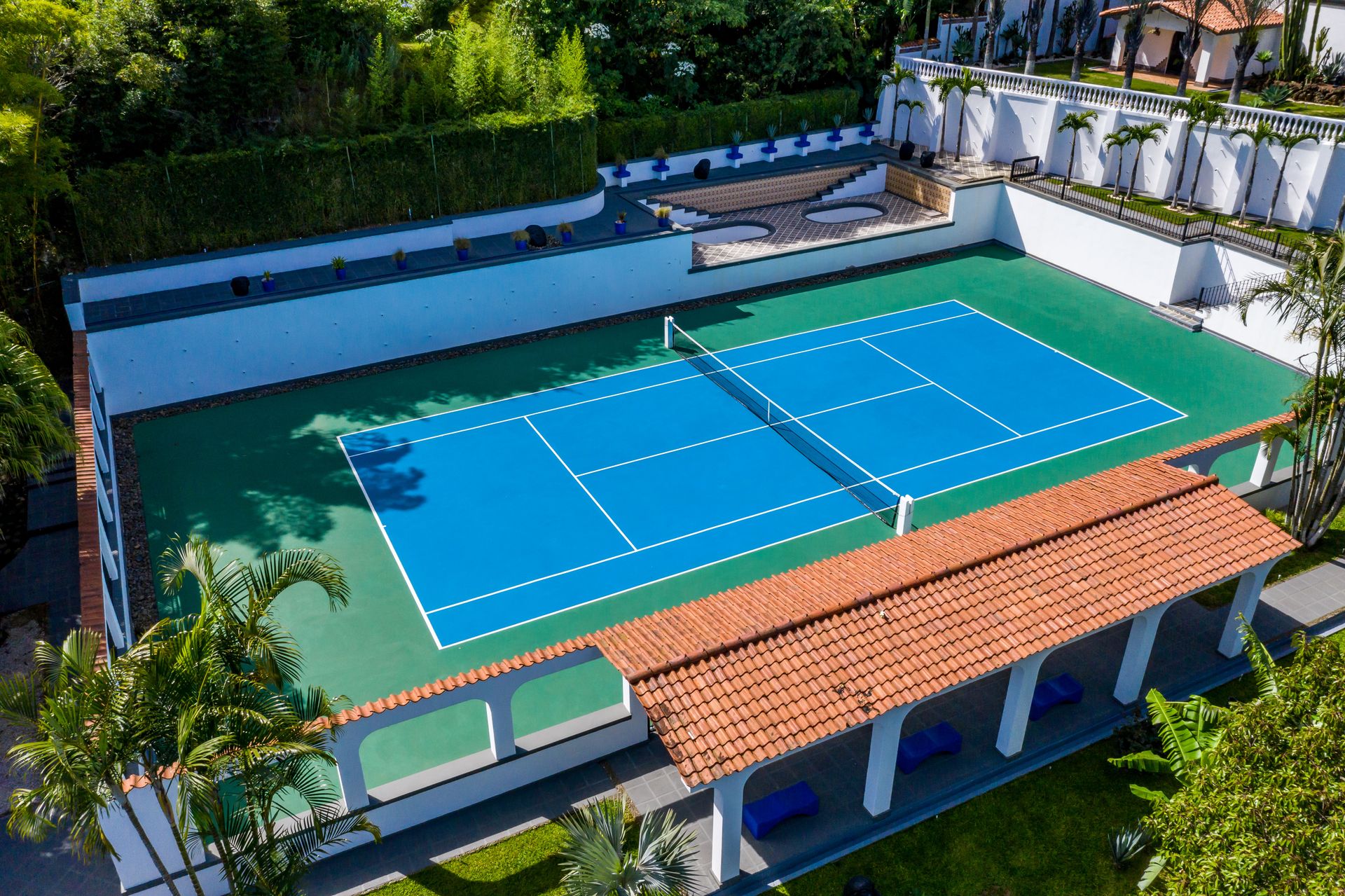 San Antonio, Escazú, Costa Rica: Mansion with tennis court, pool, and jacuzzi – prime investment opportunity.