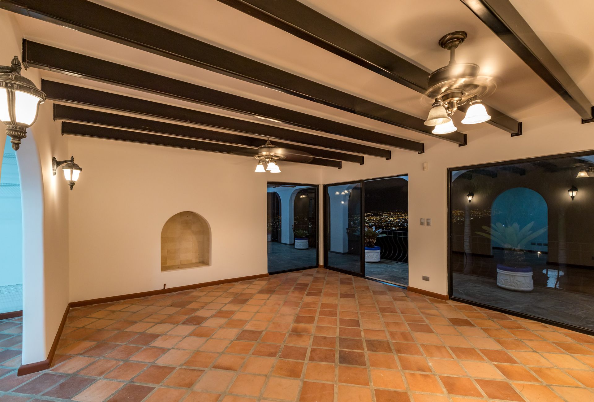 San Antonio, Escazú, Costa Rica: Mansion with tennis court, pool, and jacuzzi – prime investment opportunity.