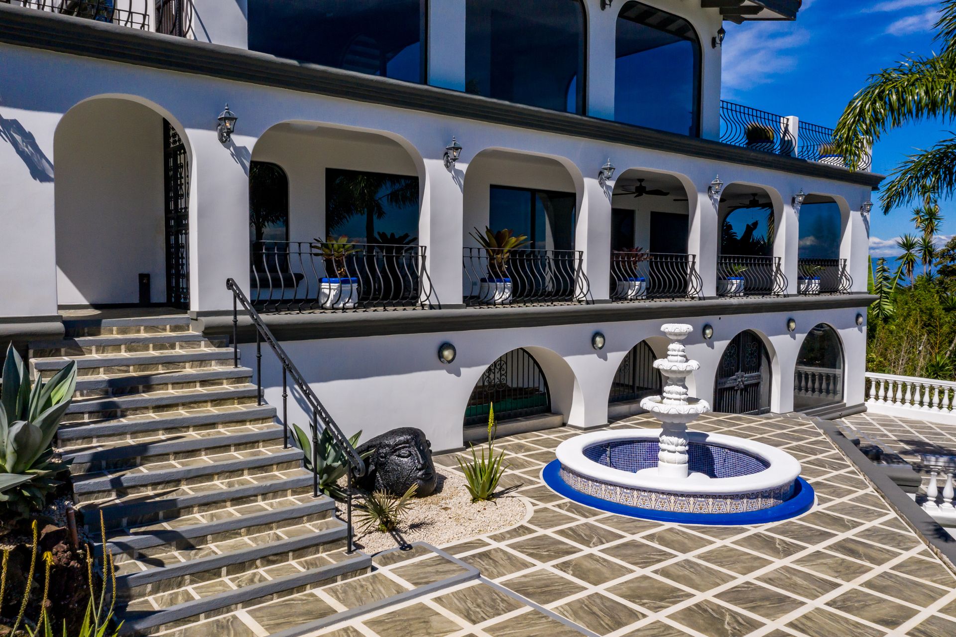 San Antonio, Escazú, Costa Rica: Mansion with tennis court, pool, and jacuzzi – prime investment opportunity.