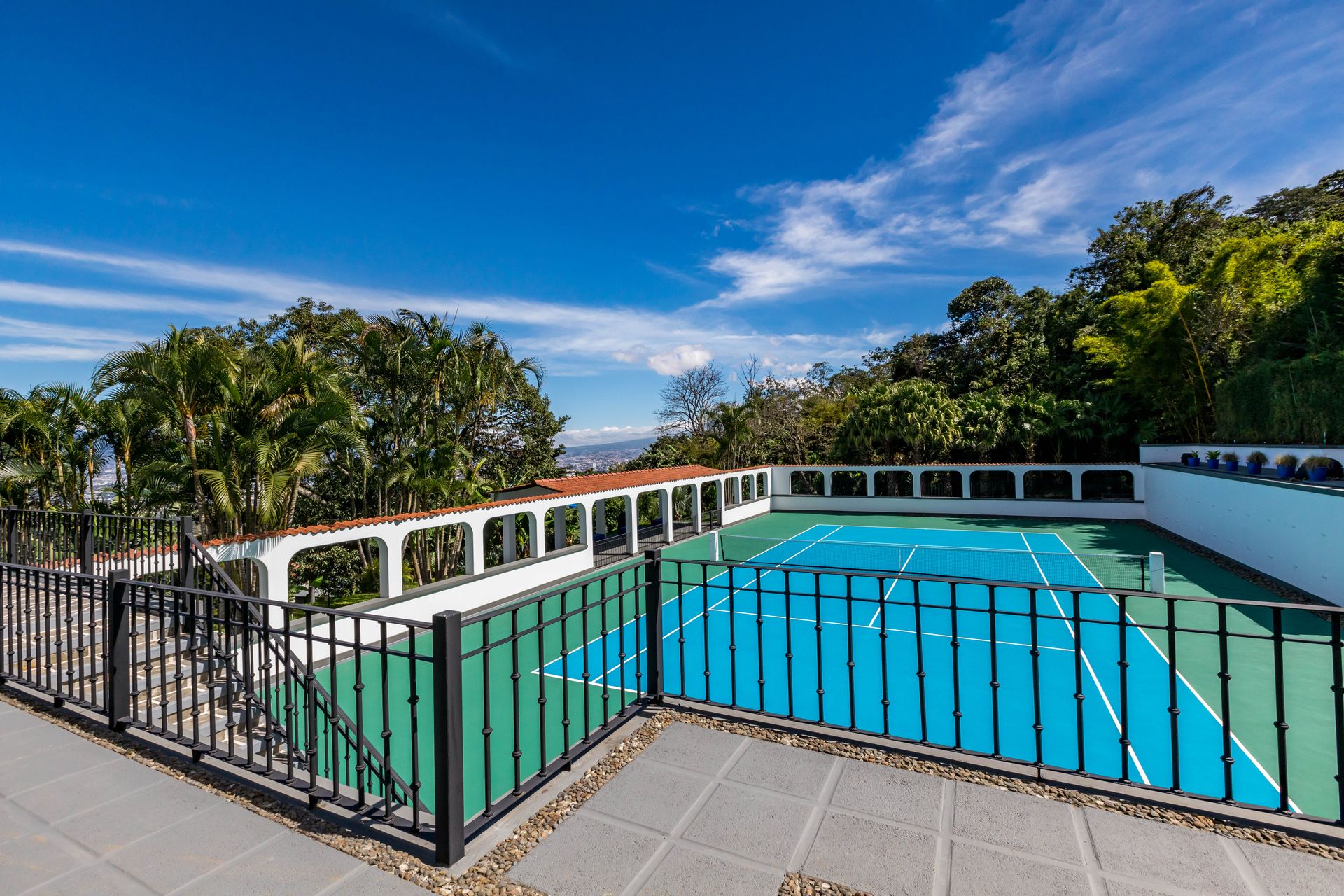 San Antonio, Escazú, Costa Rica: Mansion with tennis court, pool, and jacuzzi – prime investment opportunity.