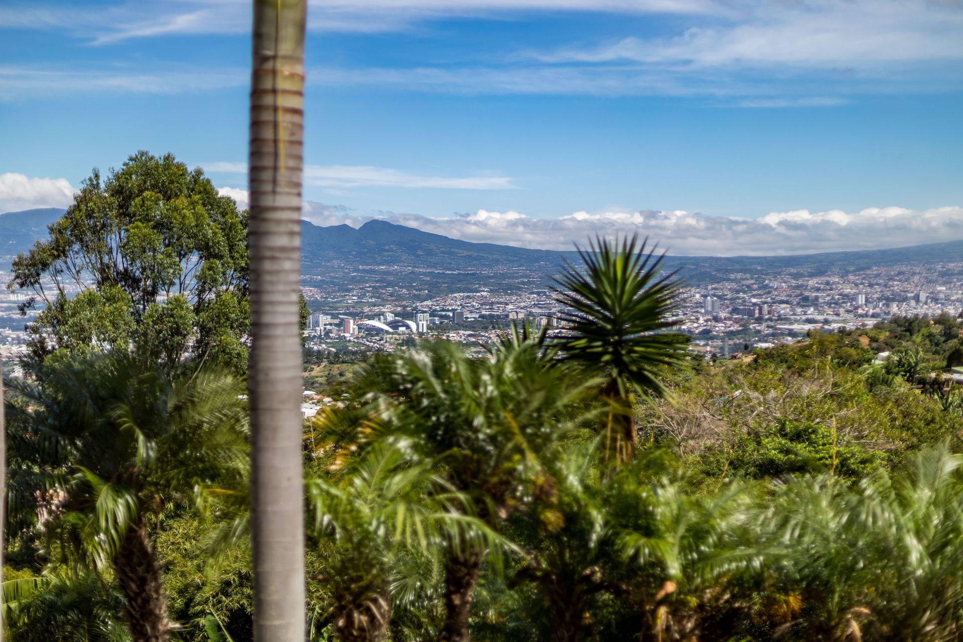 San Antonio, Escazú, Costa Rica: Mansion with tennis court, pool, and jacuzzi – prime investment opportunity.