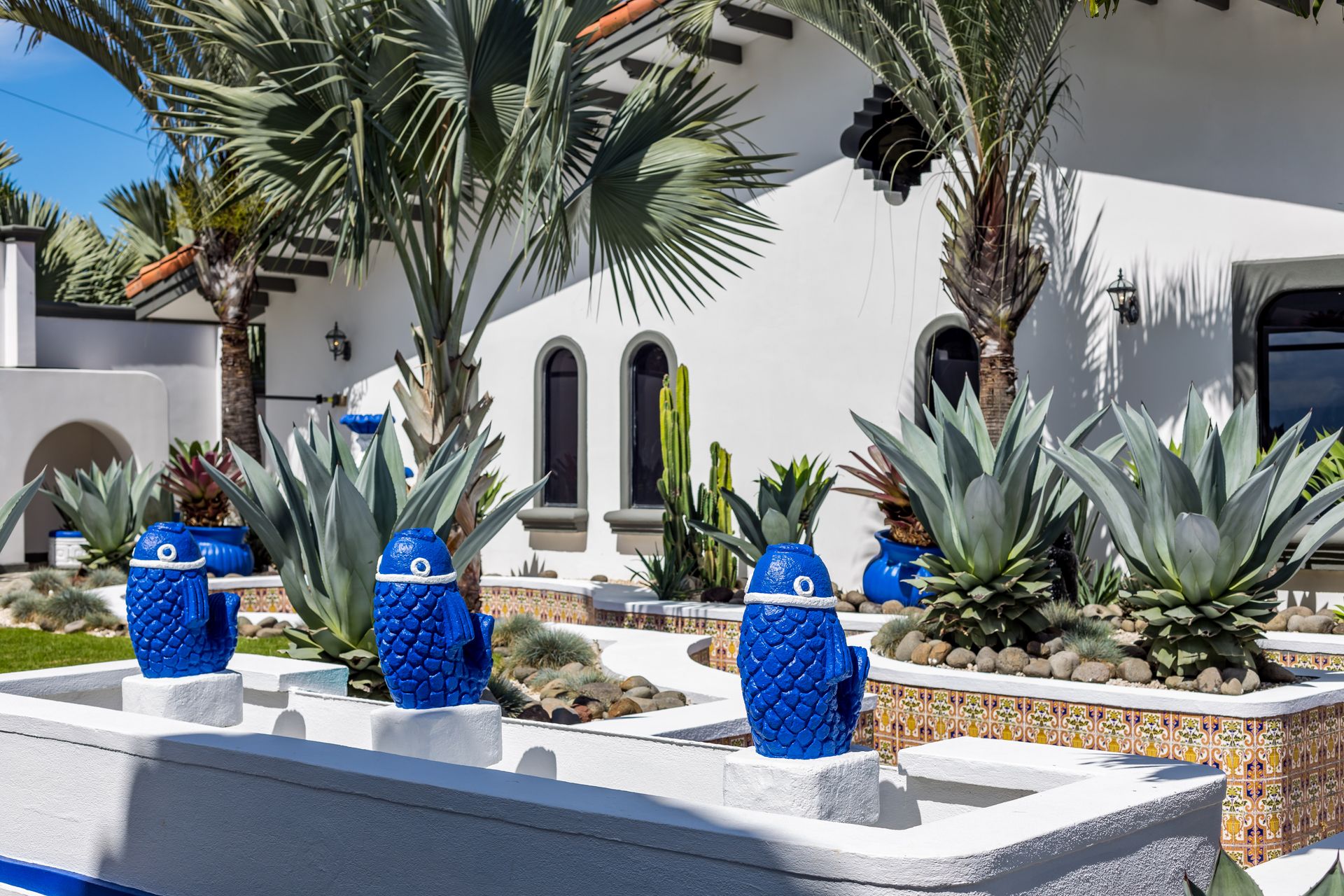 San Antonio, Escazú, Costa Rica: Mansion with tennis court, pool, and jacuzzi – prime investment opportunity.