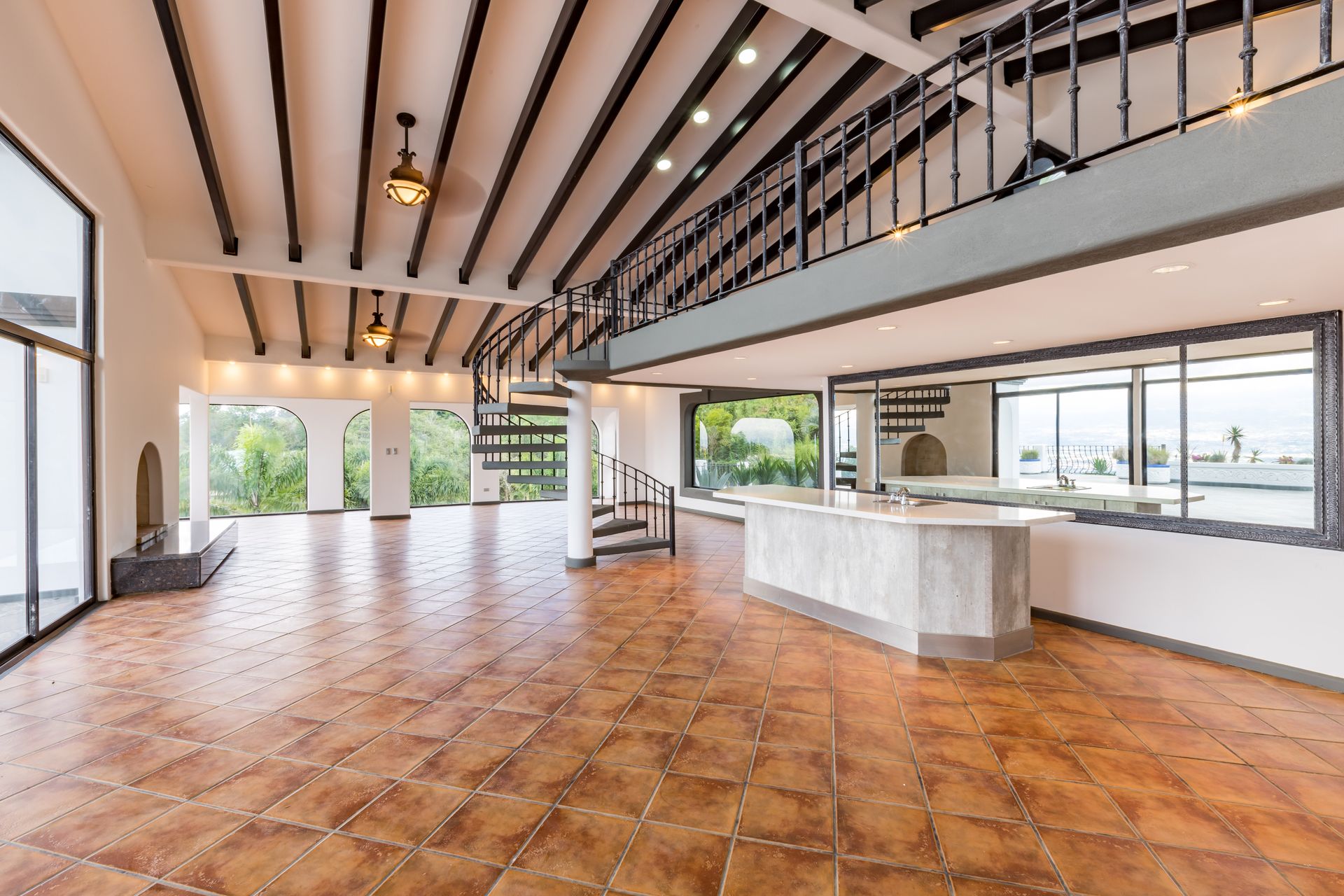 San Antonio, Escazú, Costa Rica: Mansion with tennis court, pool, and jacuzzi – prime investment opportunity.