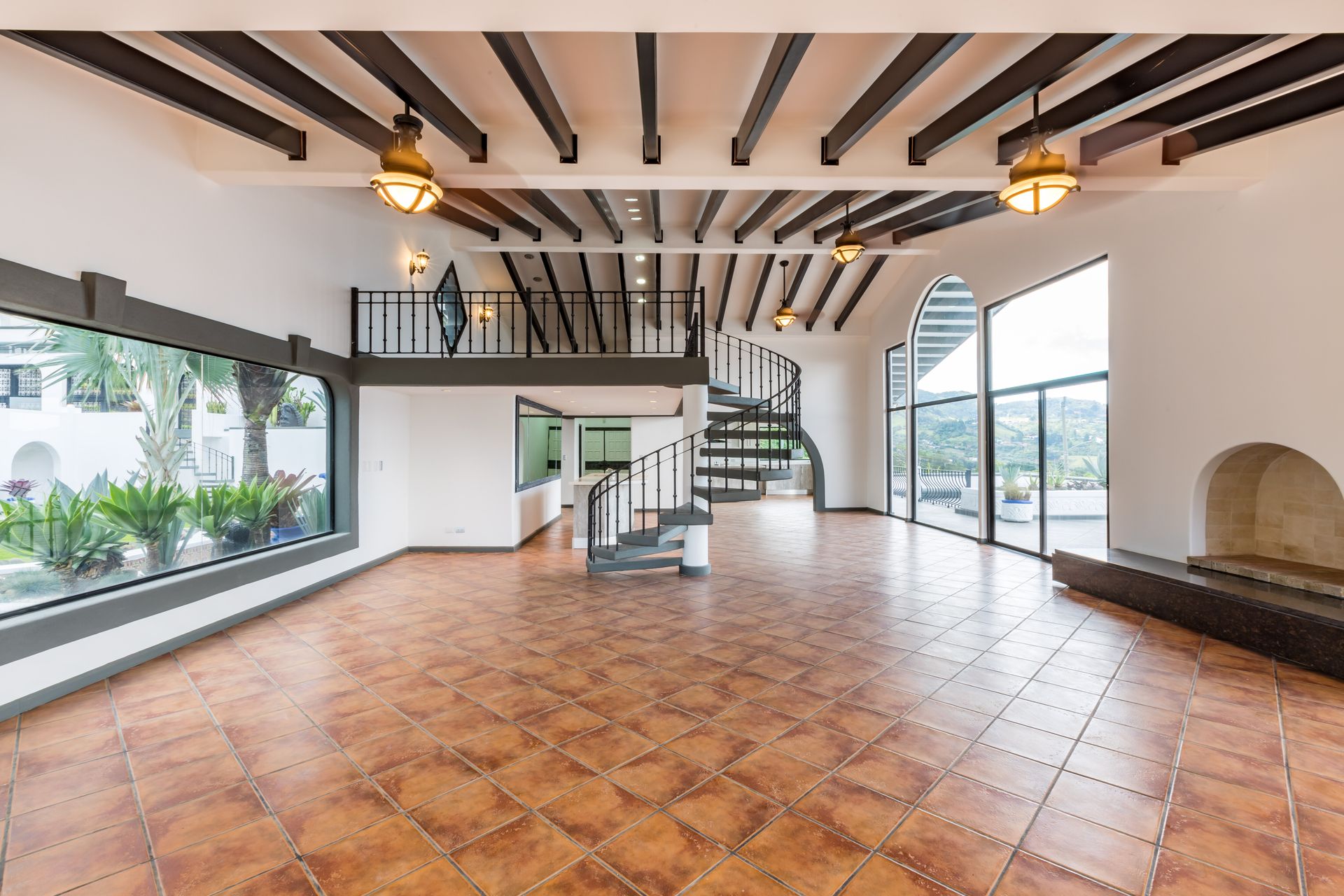 San Antonio, Escazú, Costa Rica: Mansion with tennis court, pool, and jacuzzi – prime investment opportunity.