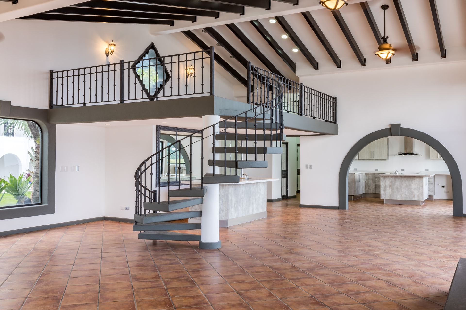 San Antonio, Escazú, Costa Rica: Mansion with tennis court, pool, and jacuzzi – prime investment opportunity.