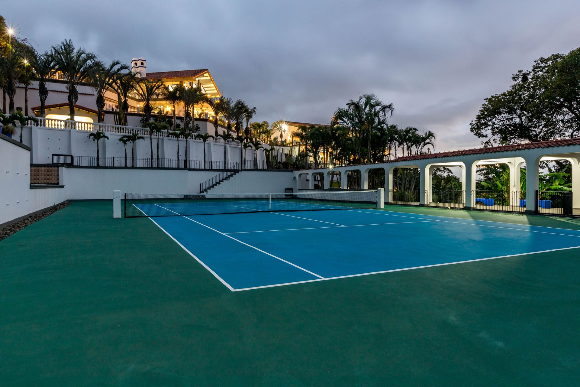 San Antonio, Escazú, Costa Rica: Mansion with tennis court, pool, and jacuzzi – prime investment opportunity.
