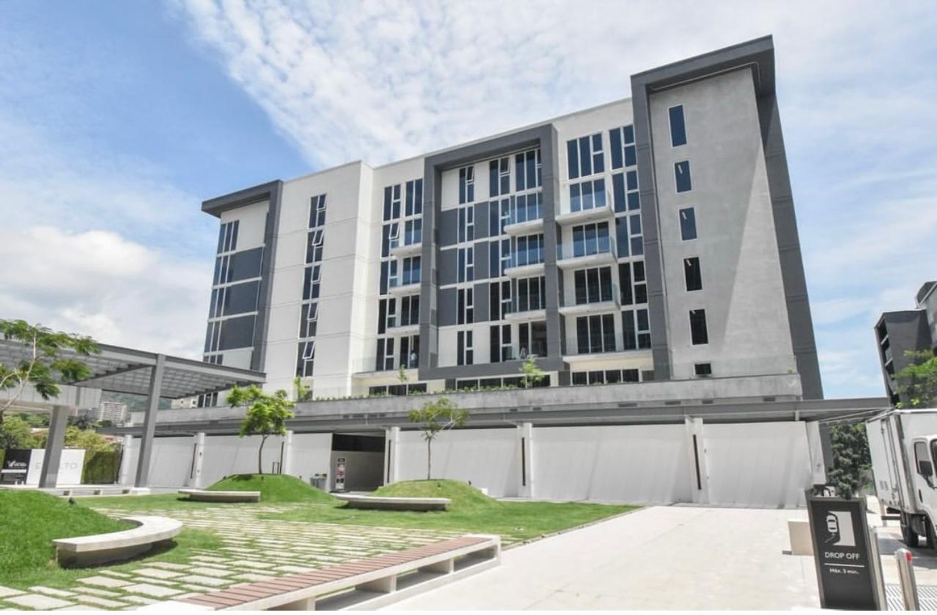 Penthouse avenida escazu for sale