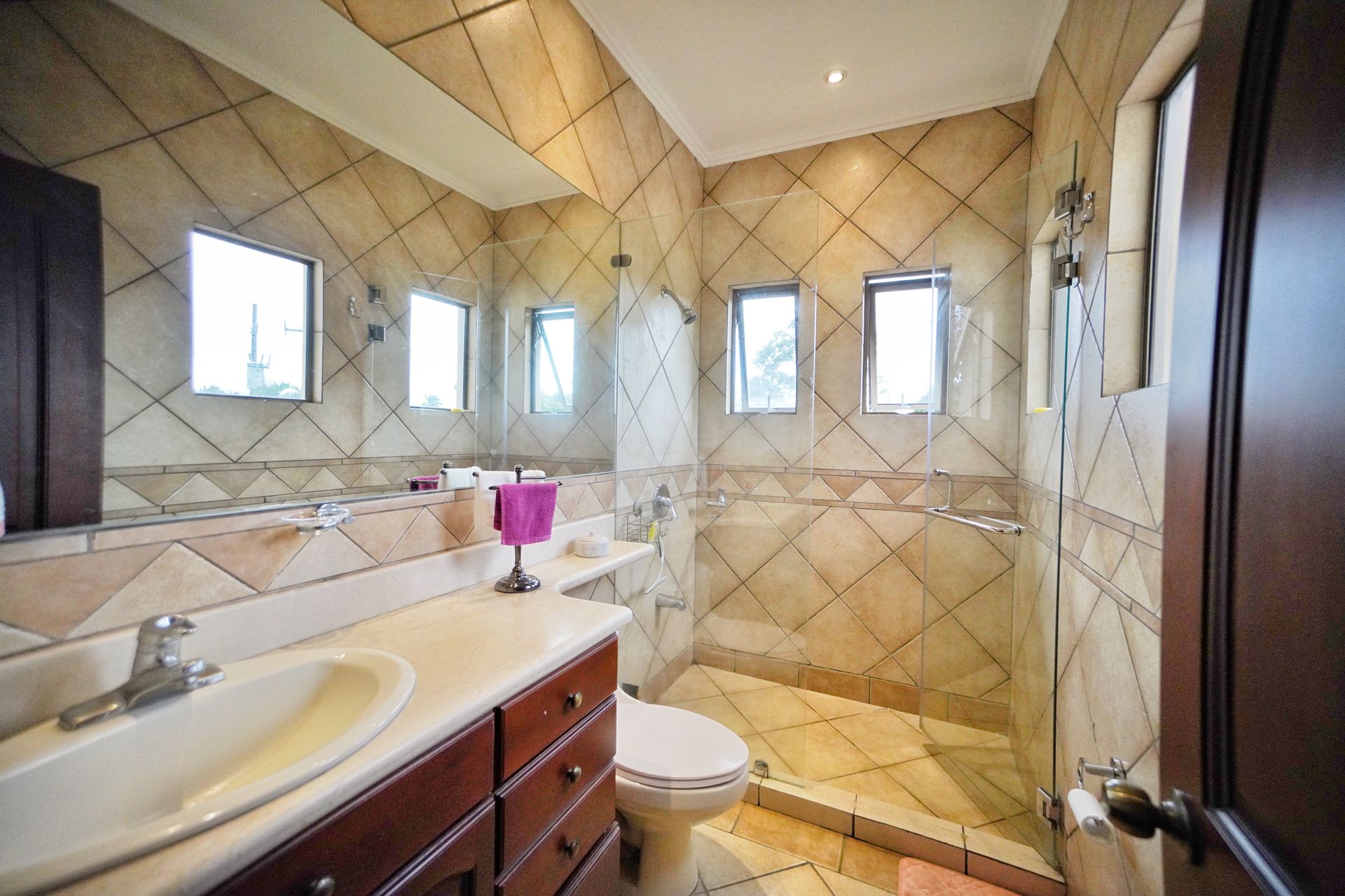 Valle del sol golf course Lindora single home for sale santa ana colonial home for sale santa ana costa rica luxury home for sal