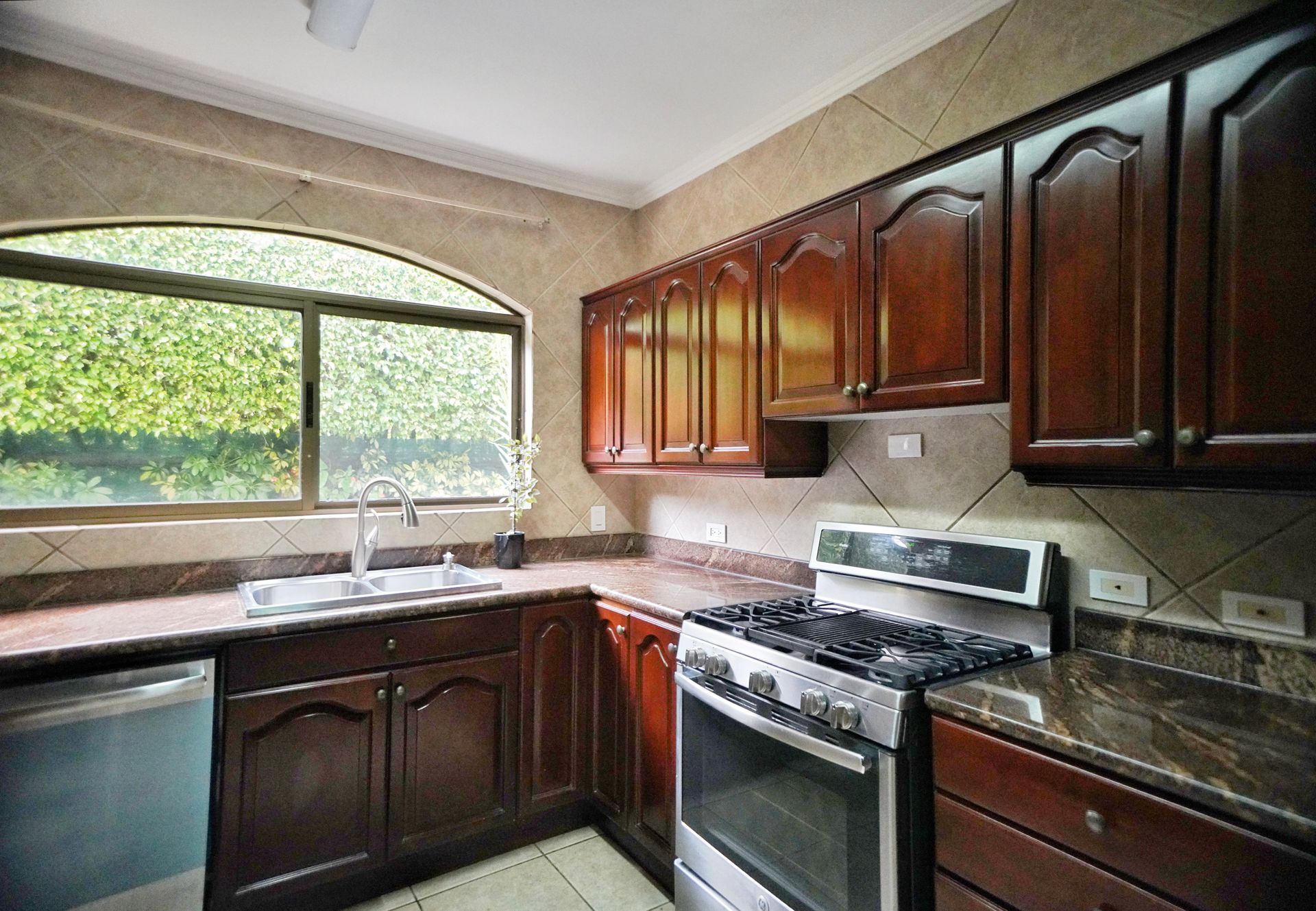 Valle del sol golf course Lindora single home for sale santa ana colonial home for sale santa ana costa rica luxury home for sal