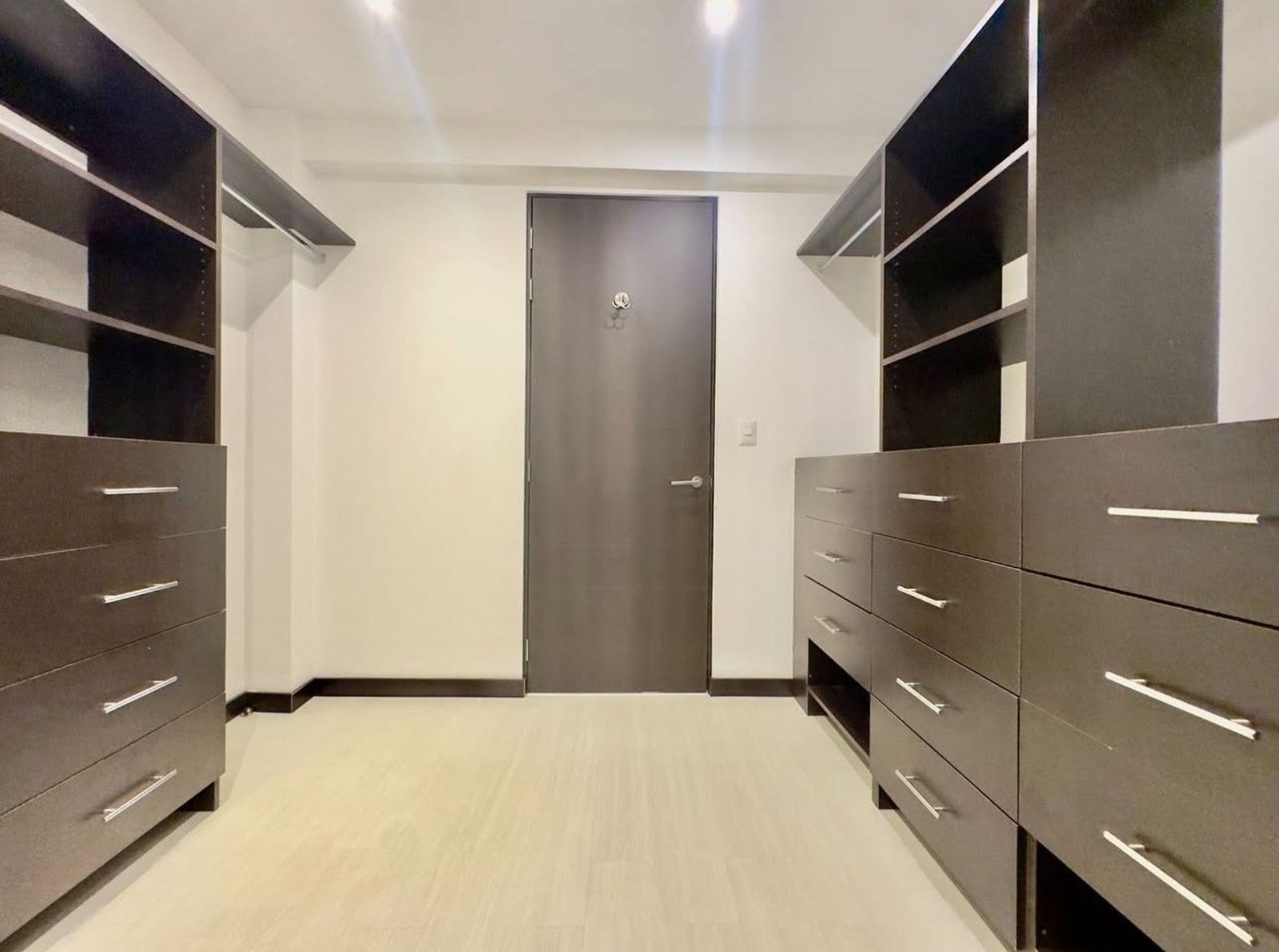 APARTAMENTO EN VENTA SANTA ANA NOVA LOFTS SANTA ANA TOWN CENTER CITY PLACE HOSPITAL CLINICA BIBLICA HOSPITAL METROPOLITANO INVES