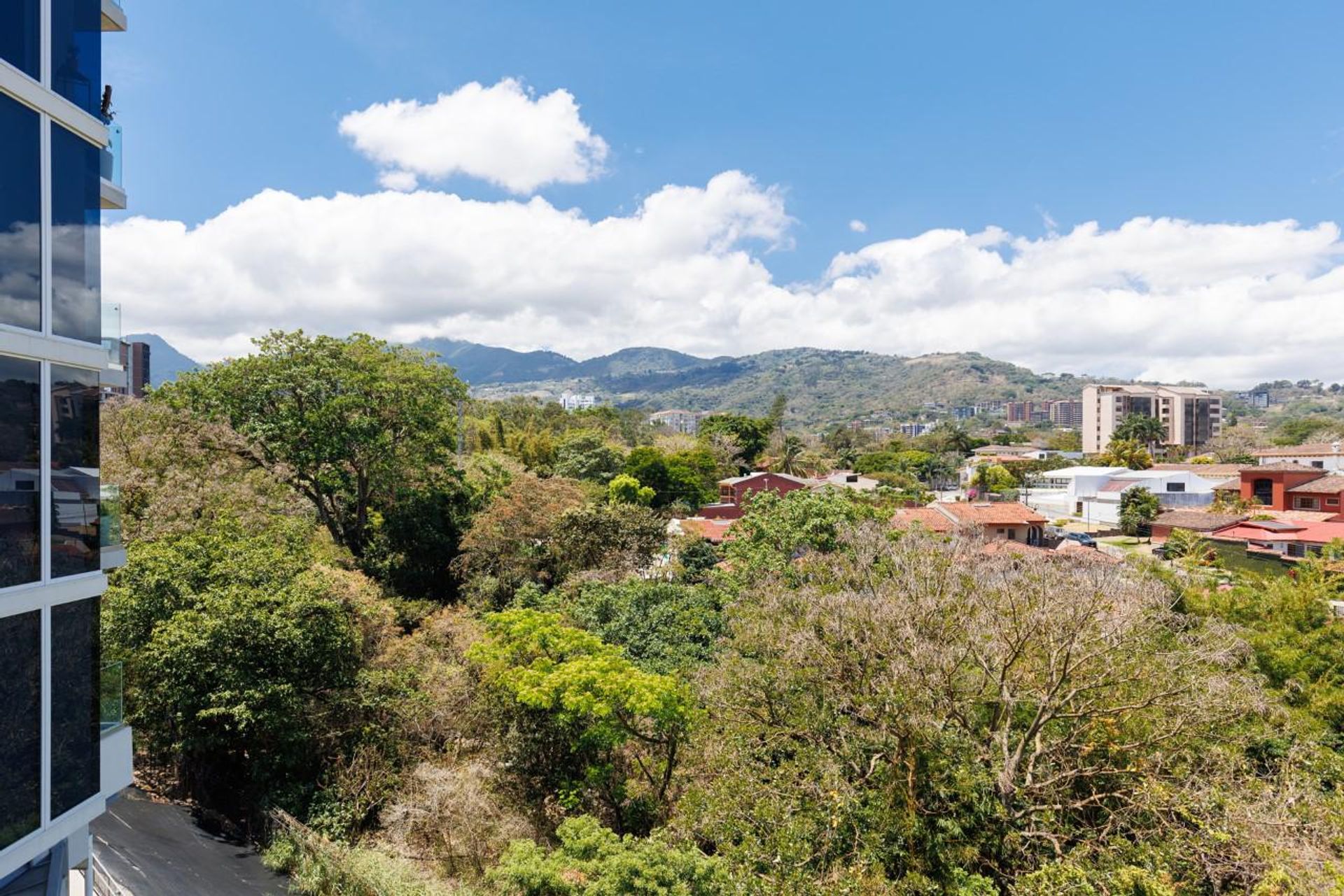 2 bedroom condo for sale avenida escasu - condo for sale near highway and schools - Avenida escazu condo for sale - opportunity