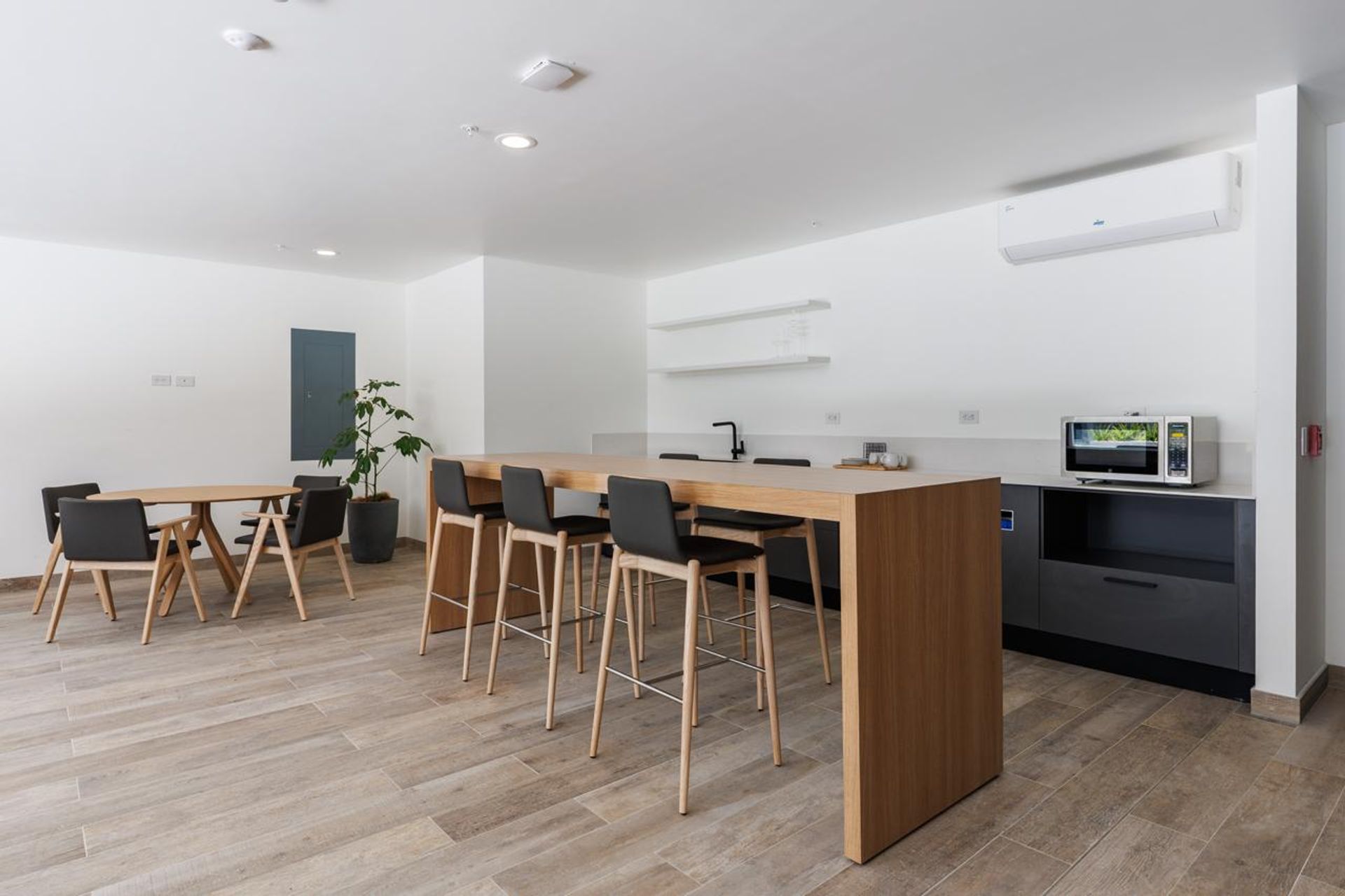 2 bedroom condo for sale avenida escasu - condo for sale near highway and schools - Avenida escazu condo for sale - opportunity 