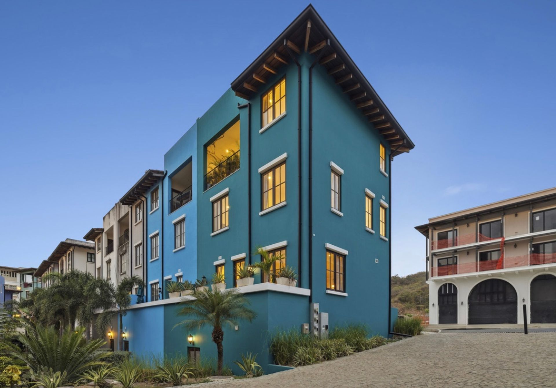 luxury real estate Costa Rica, luxury homes for sale Costa Rica, oceanfront property Costa Rica, beachfront homes Las Catalinas,