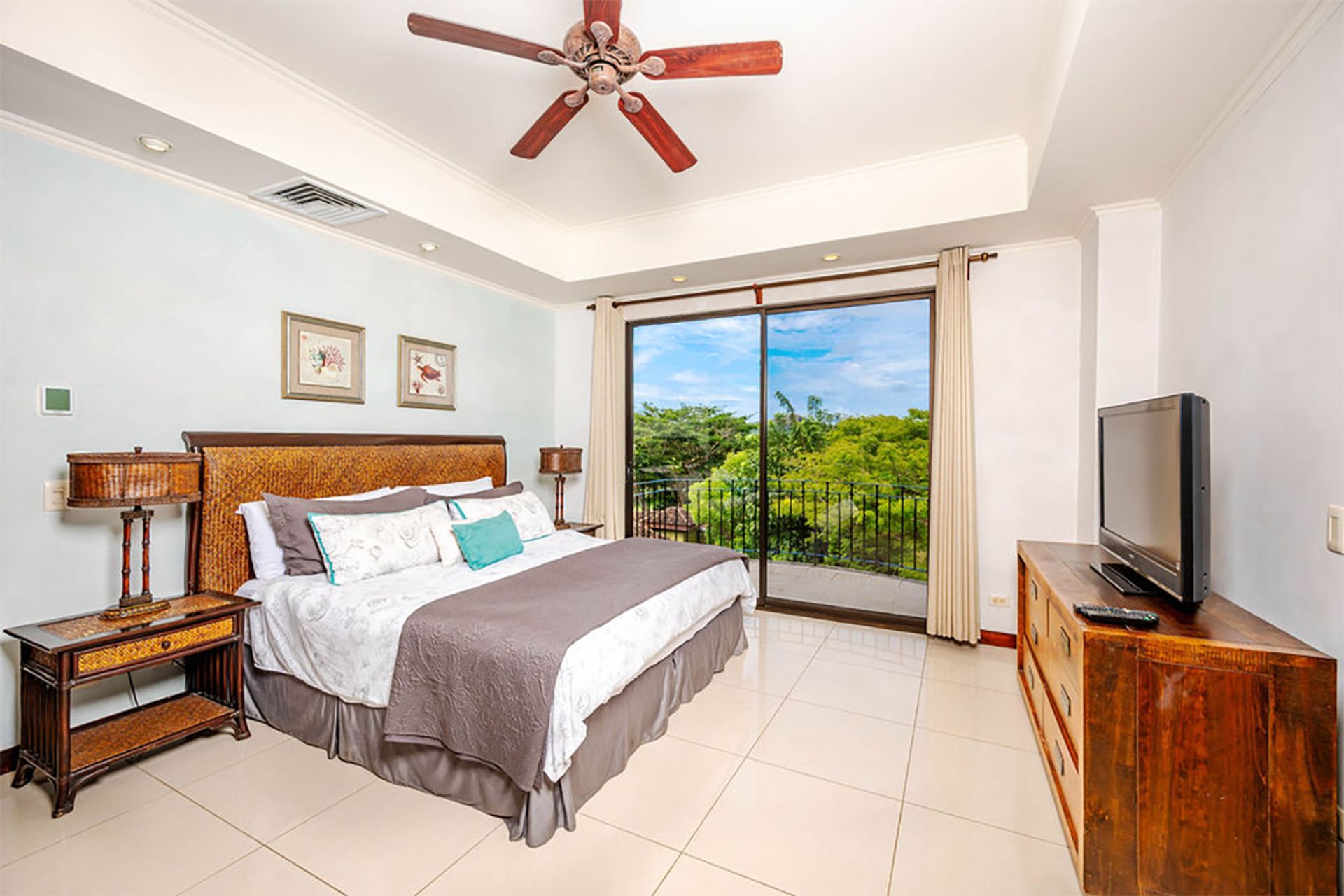 luxury condo Reserva Conchal, beachfront condo Costa Rica, Carao community condo for sale, turnkey condo Playa Conchal, ocean vi