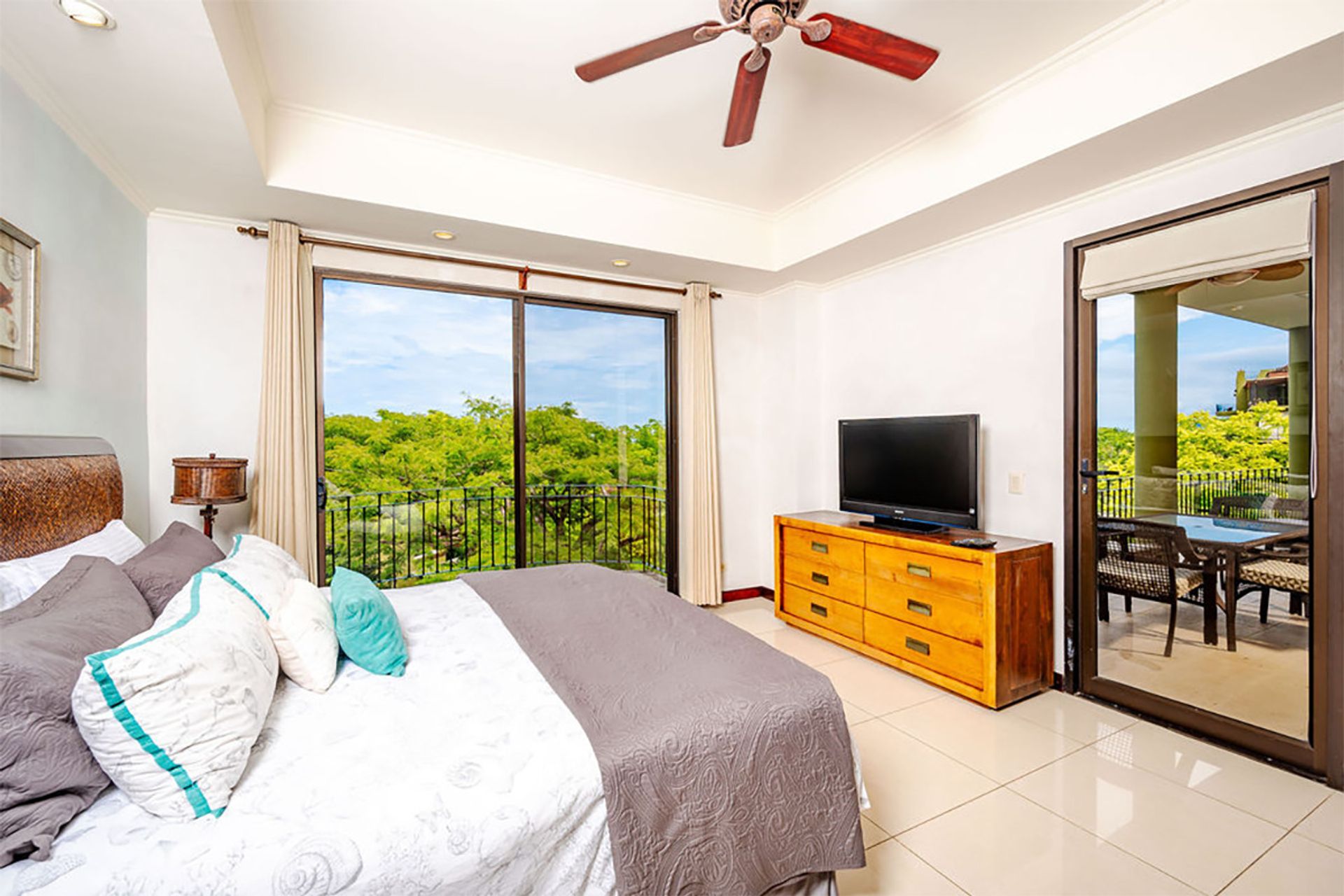 luxury condo Reserva Conchal, beachfront condo Costa Rica, Carao community condo for sale, turnkey condo Playa Conchal, ocean vi