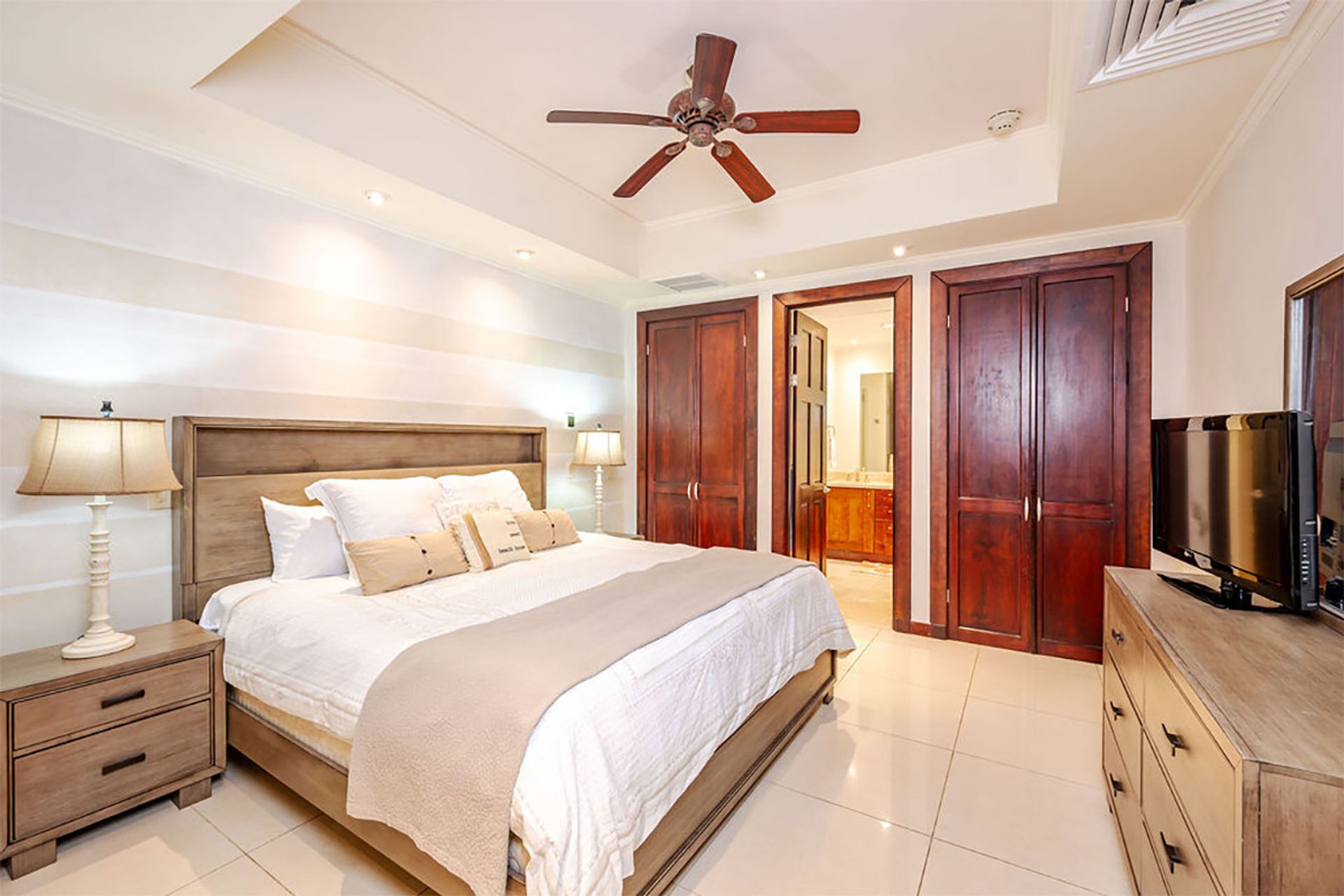 luxury condo Reserva Conchal, beachfront condo Costa Rica, Carao community condo for sale, turnkey condo Playa Conchal, ocean vi