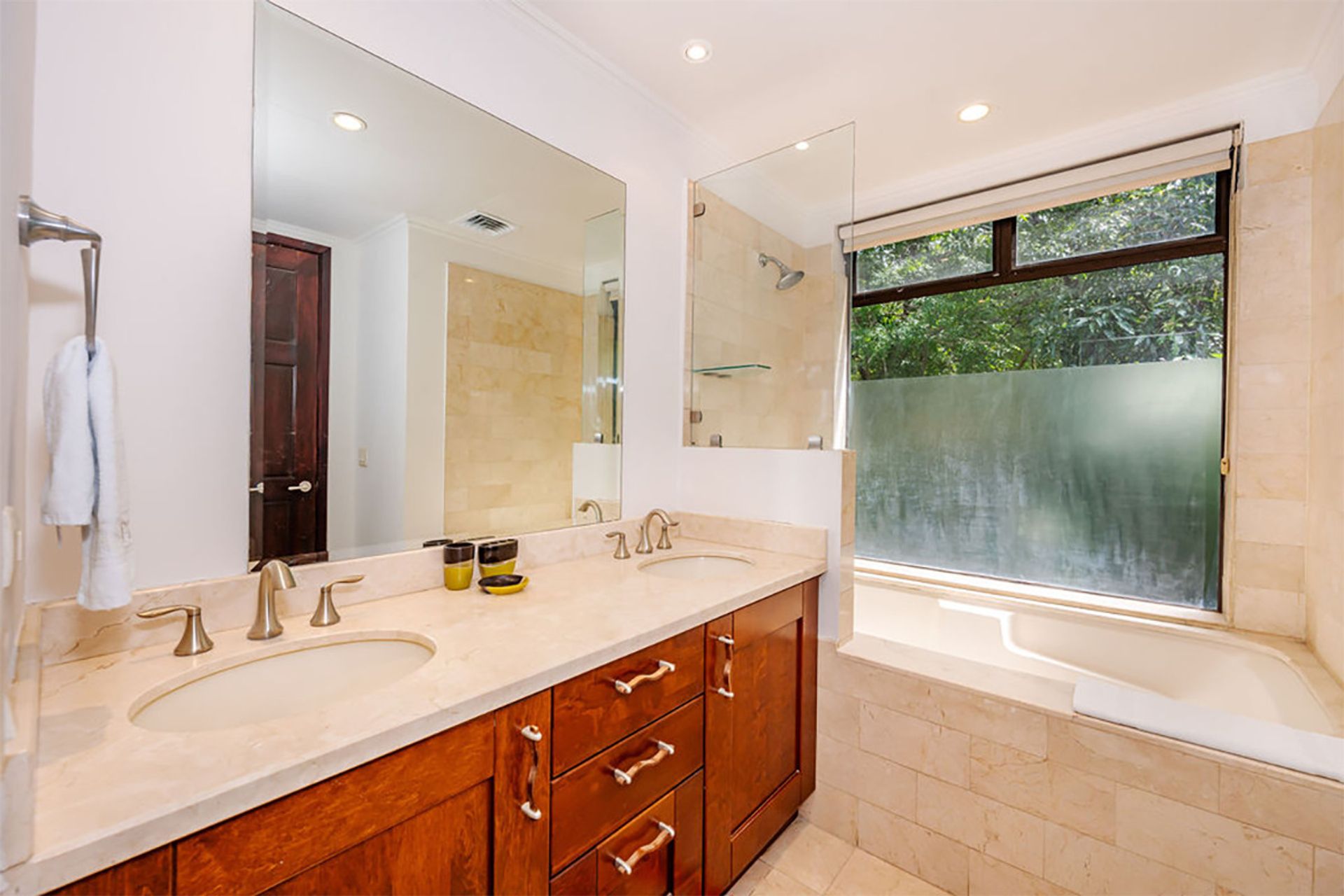 luxury condo Reserva Conchal, beachfront condo Costa Rica, Carao community condo for sale, turnkey condo Playa Conchal, ocean vi