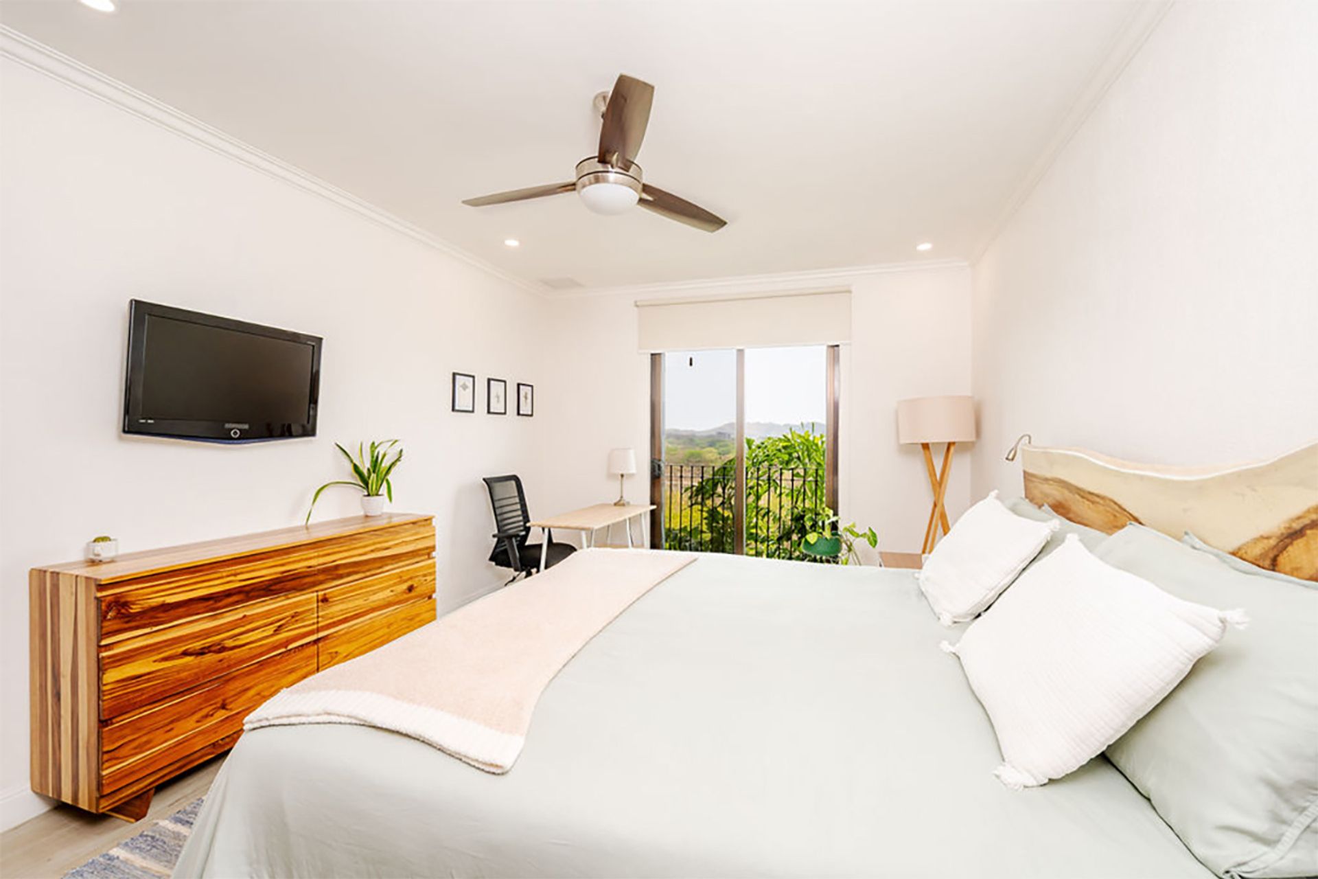 luxury condo Reserva Conchal, beachfront condo Costa Rica, Carao community condo for sale, turnkey condo Playa Conchal, ocean vi